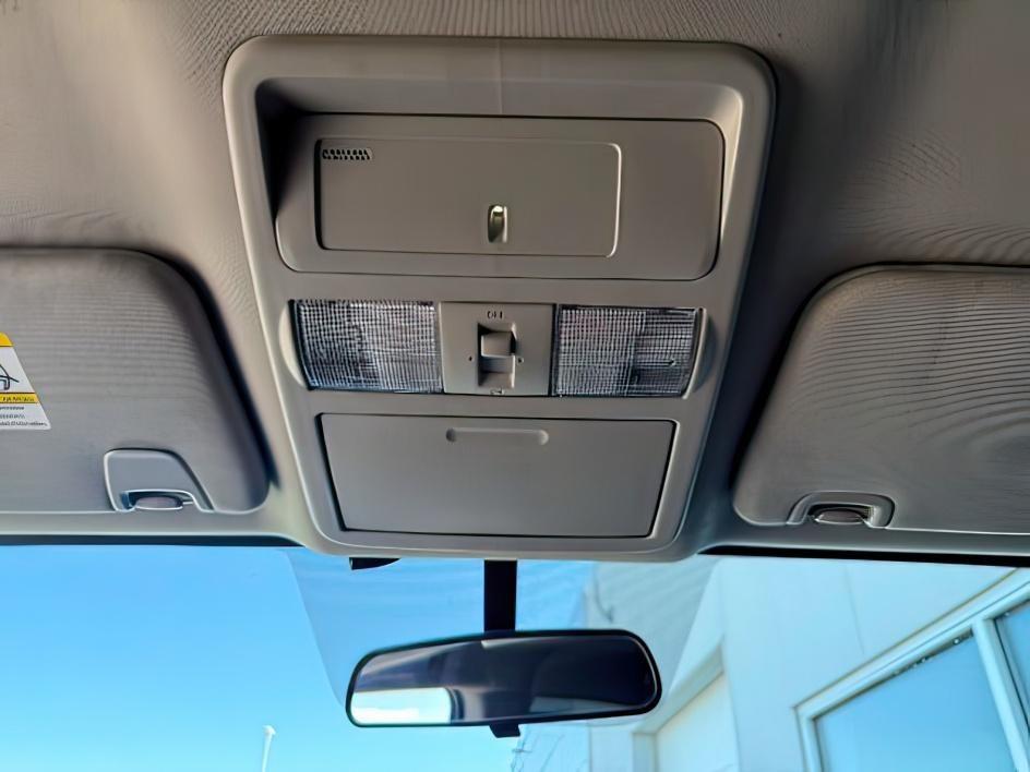 2016 GRAY /Black Nissan TITAN XD SV Diesel (1N6BA1F32GN) with an 5L V-8 diesel direct injection engine, AUTOMATIC transmission, located at 1235 N Woodruff Ave., Idaho Falls, 83401, (208) 523-1053, 43.507172, -112.000488 - Daily truck practicality and heavy duty functionality come together in this 2016 Nissan Titan XD Crew Cab 4x4, combining full size pickup utility with the added strength of the XD platform. Equipped with a 5.0L Cummins turbo diesel V8 and four wheel drive capability, this truck offers diesel power p- Photo#18