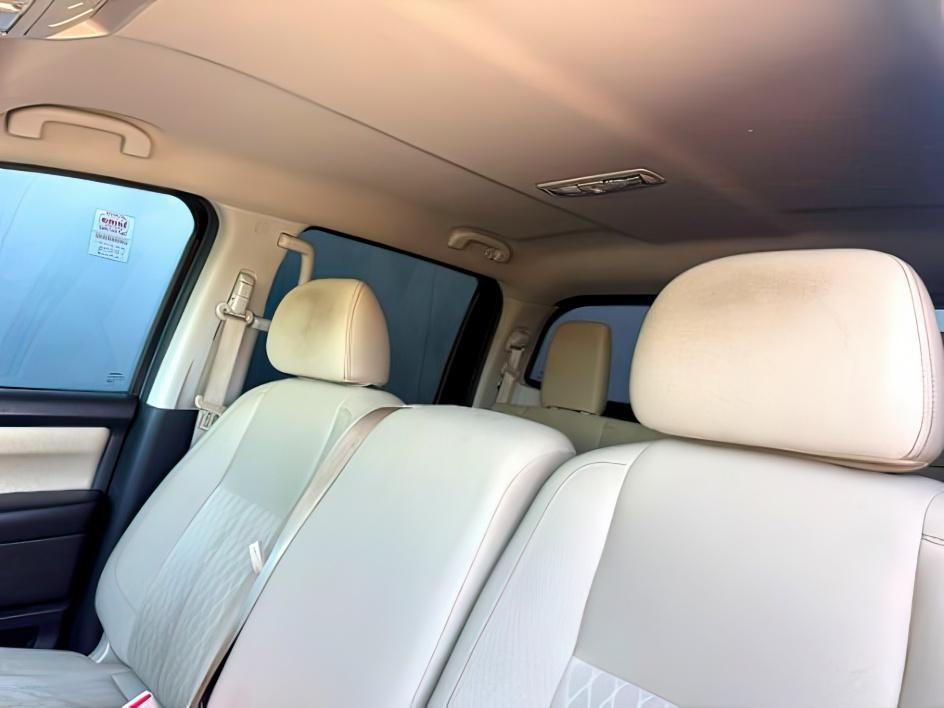 2016 GRAY /Black Nissan TITAN XD SV Diesel (1N6BA1F32GN) with an 5L V-8 diesel direct injection engine, AUTOMATIC transmission, located at 1235 N Woodruff Ave., Idaho Falls, 83401, (208) 523-1053, 43.507172, -112.000488 - Daily truck practicality and heavy duty functionality come together in this 2016 Nissan Titan XD Crew Cab 4x4, combining full size pickup utility with the added strength of the XD platform. Equipped with a 5.0L Cummins turbo diesel V8 and four wheel drive capability, this truck offers diesel power p- Photo#21