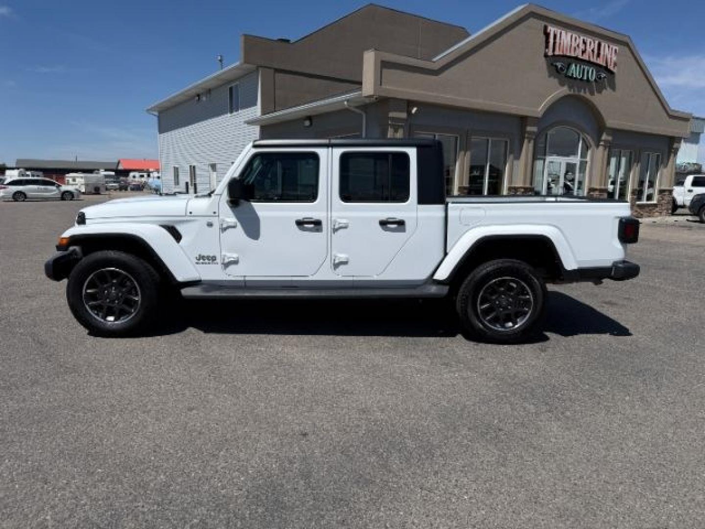 2022 WHITE /Black Jeep Gladiator (1C6HJTFG9NL) with an 36L V-6 DOHC engine, Automatic transmission, located at 1175 N Woodruff Ave, Idaho Falls, ID, 83401, 43.506901, -111.999657 - At Timberline Auto, finding a great deal on your next vehicle is always easy! Our experienced sales staff's goal is to help find you the right vehicle at the right price! Our knowledgeable finance department has options for almost any credit score. We offer extended service contract options to prote - Photo#29
