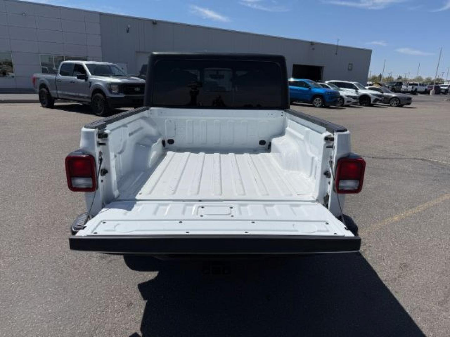 2022 WHITE /Black Jeep Gladiator (1C6HJTFG9NL) with an 36L V-6 DOHC engine, Automatic transmission, located at 1175 N Woodruff Ave, Idaho Falls, ID, 83401, 43.506901, -111.999657 - At Timberline Auto, finding a great deal on your next vehicle is always easy! Our experienced sales staff's goal is to help find you the right vehicle at the right price! Our knowledgeable finance department has options for almost any credit score. We offer extended service contract options to prote - Photo#33