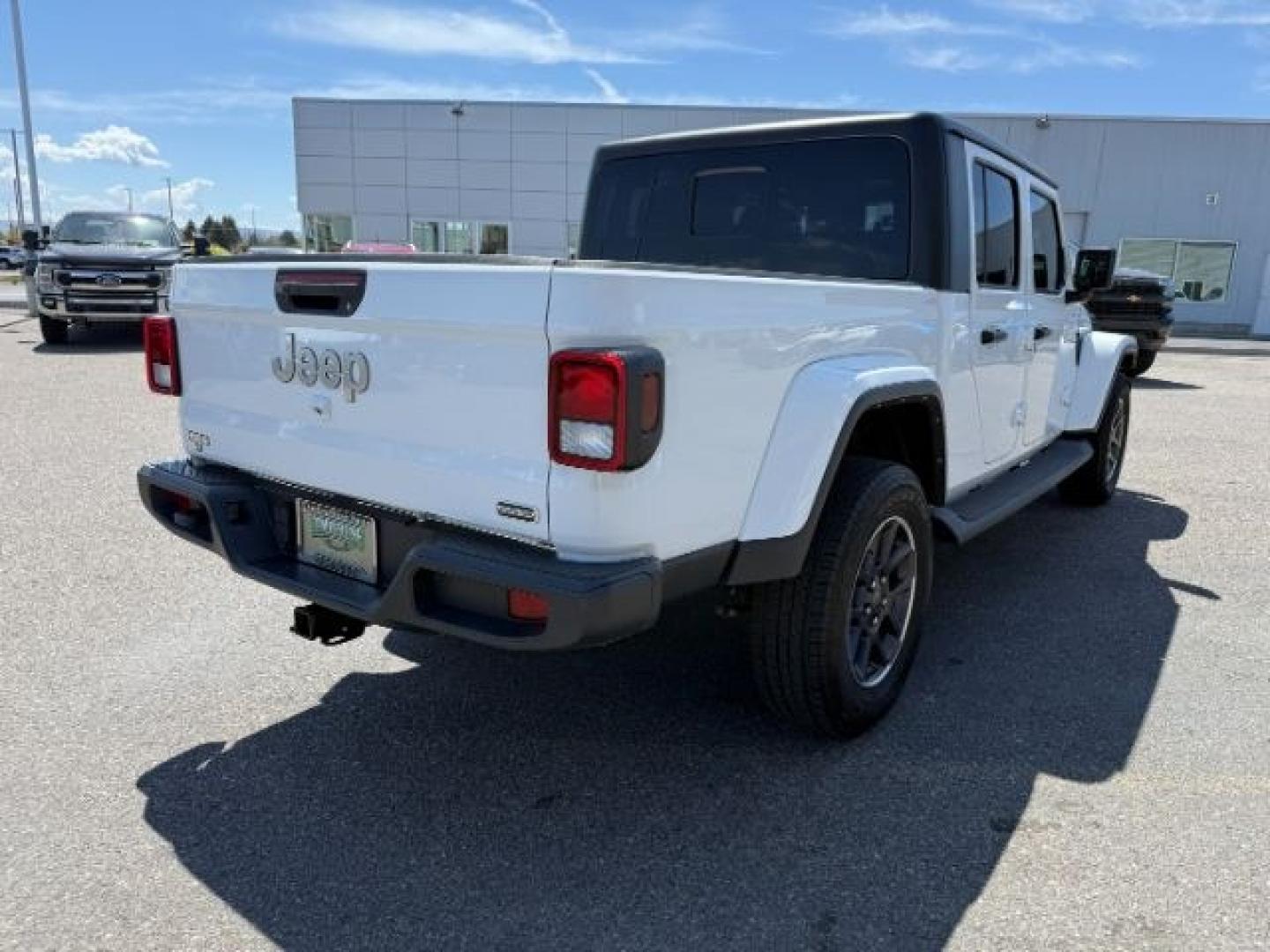 2022 WHITE /Black Jeep Gladiator (1C6HJTFG9NL) with an 36L V-6 DOHC engine, Automatic transmission, located at 1175 N Woodruff Ave, Idaho Falls, ID, 83401, 43.506901, -111.999657 - At Timberline Auto, finding a great deal on your next vehicle is always easy! Our experienced sales staff's goal is to help find you the right vehicle at the right price! Our knowledgeable finance department has options for almost any credit score. We offer extended service contract options to prote - Photo#34