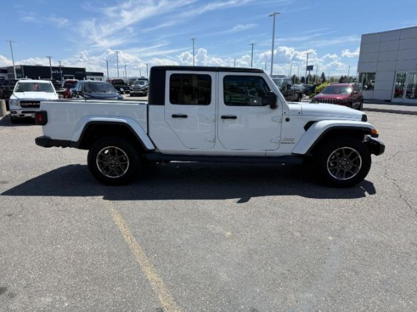 2022 WHITE /Black Jeep Gladiator (1C6HJTFG9NL) with an 36L V-6 DOHC engine, Automatic transmission, located at 1175 N Woodruff Ave, Idaho Falls, ID, 83401, 43.506901, -111.999657 - At Timberline Auto, finding a great deal on your next vehicle is always easy! Our experienced sales staff's goal is to help find you the right vehicle at the right price! Our knowledgeable finance department has options for almost any credit score. We offer extended service contract options to prote - Photo#35