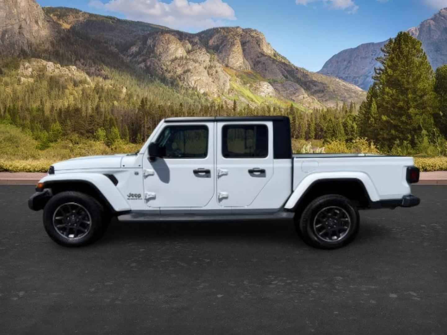 2022 WHITE /Black Jeep Gladiator (1C6HJTFG9NL) with an 36L V-6 DOHC engine, Automatic transmission, located at 1175 N Woodruff Ave, Idaho Falls, ID, 83401, 43.506901, -111.999657 - At Timberline Auto, finding a great deal on your next vehicle is always easy! Our experienced sales staff's goal is to help find you the right vehicle at the right price! Our knowledgeable finance department has options for almost any credit score. We offer extended service contract options to prote - Photo#1