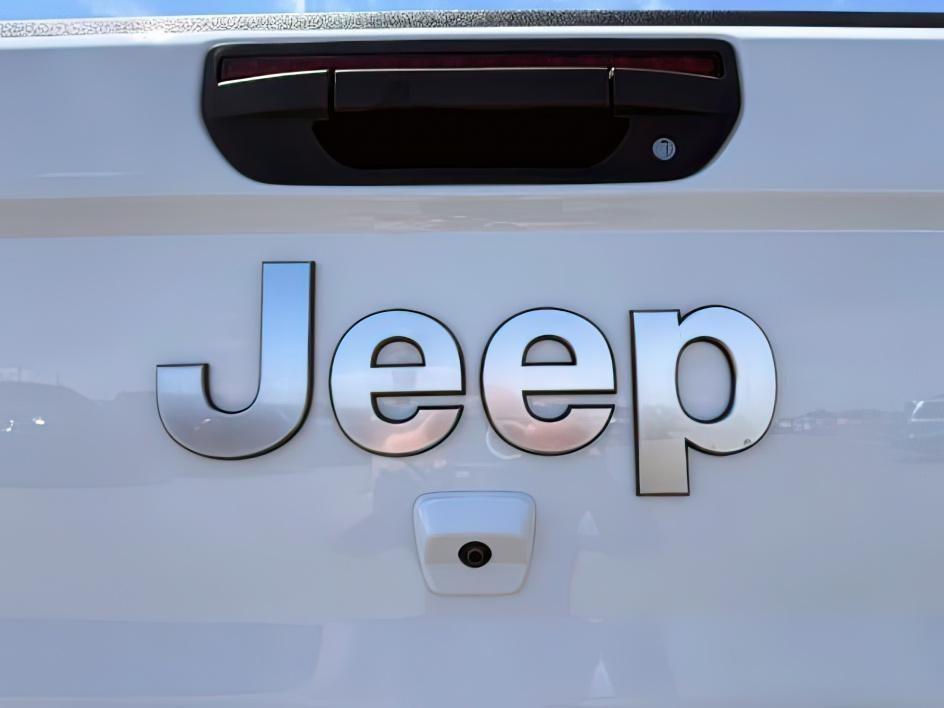 2022 WHITE /Black Jeep Gladiator Overland 4x4 (1C6HJTFG9NL) with an 3.6L V-6 DOHC engine, AUTOMATIC transmission, located at 1235 N Woodruff Ave., Idaho Falls, 83401, (208) 523-1053, 43.507172, -112.000488- Photo#4