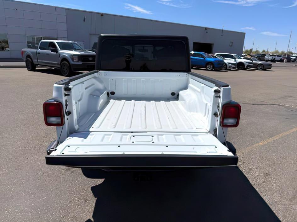 2022 WHITE /Black Jeep Gladiator Overland 4x4 (1C6HJTFG9NL) with an 3.6L V-6 DOHC engine, AUTOMATIC transmission, located at 1235 N Woodruff Ave., Idaho Falls, 83401, (208) 523-1053, 43.507172, -112.000488- Photo#5