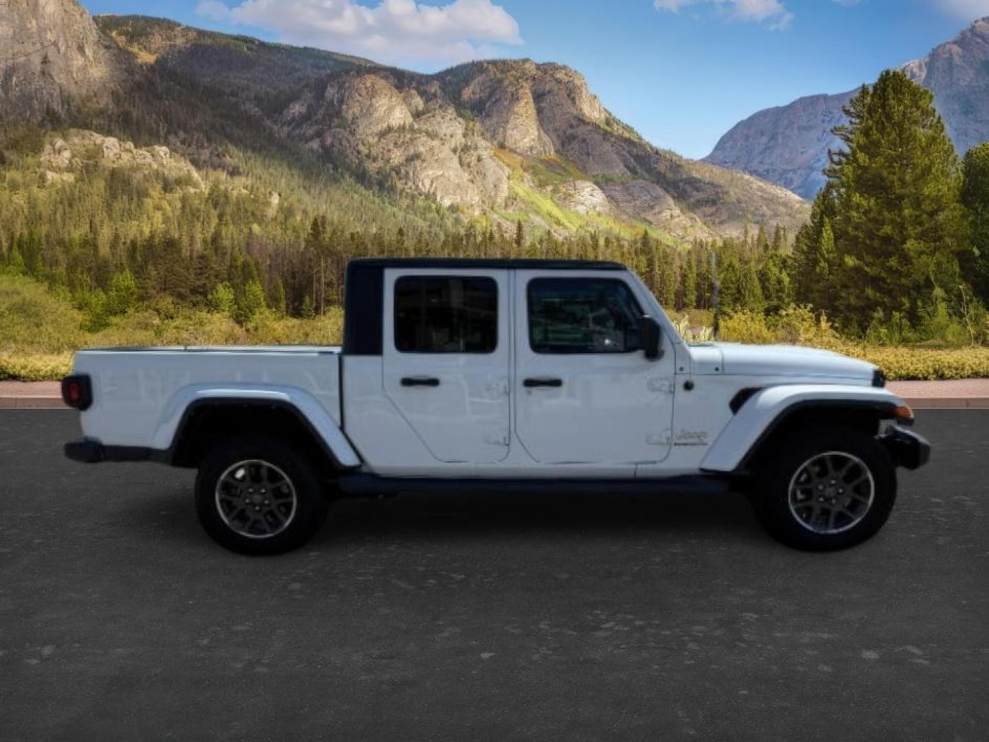 2022 WHITE /Black Jeep Gladiator (1C6HJTFG9NL) with an 36L V-6 DOHC engine, Automatic transmission, located at 1175 N Woodruff Ave, Idaho Falls, ID, 83401, 43.506901, -111.999657 - At Timberline Auto, finding a great deal on your next vehicle is always easy! Our experienced sales staff's goal is to help find you the right vehicle at the right price! Our knowledgeable finance department has options for almost any credit score. We offer extended service contract options to prote - Photo#7