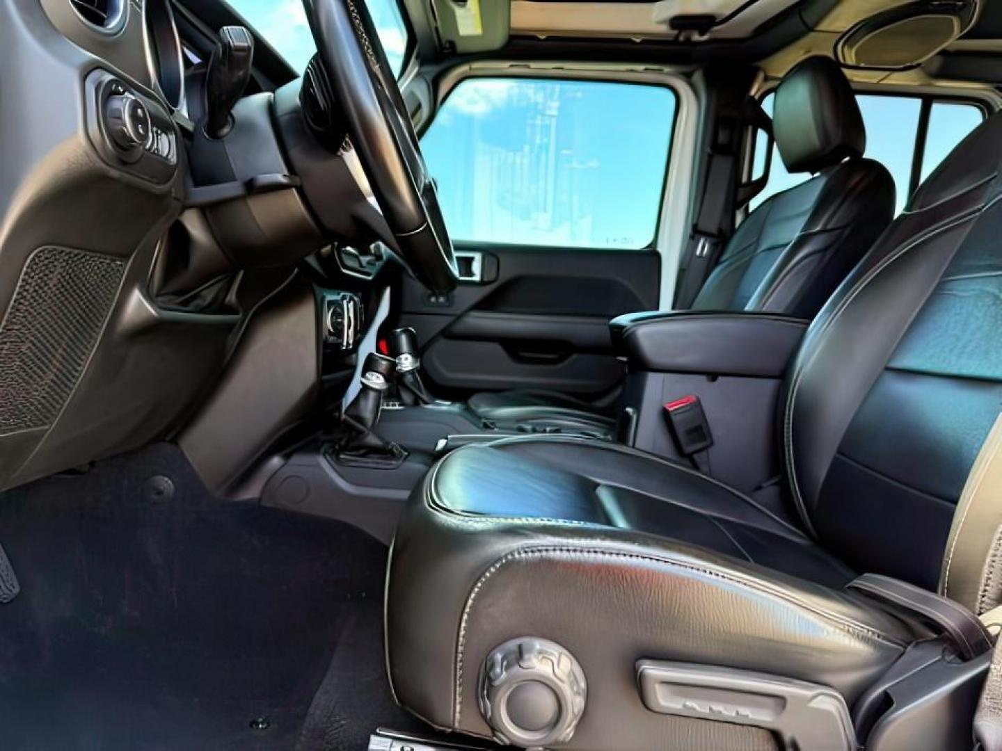 2022 WHITE /Black Jeep Gladiator (1C6HJTFG9NL) with an 36L V-6 DOHC engine, Automatic transmission, located at 1175 N Woodruff Ave, Idaho Falls, ID, 83401, 43.506901, -111.999657 - At Timberline Auto, finding a great deal on your next vehicle is always easy! Our experienced sales staff's goal is to help find you the right vehicle at the right price! Our knowledgeable finance department has options for almost any credit score. We offer extended service contract options to prote - Photo#13