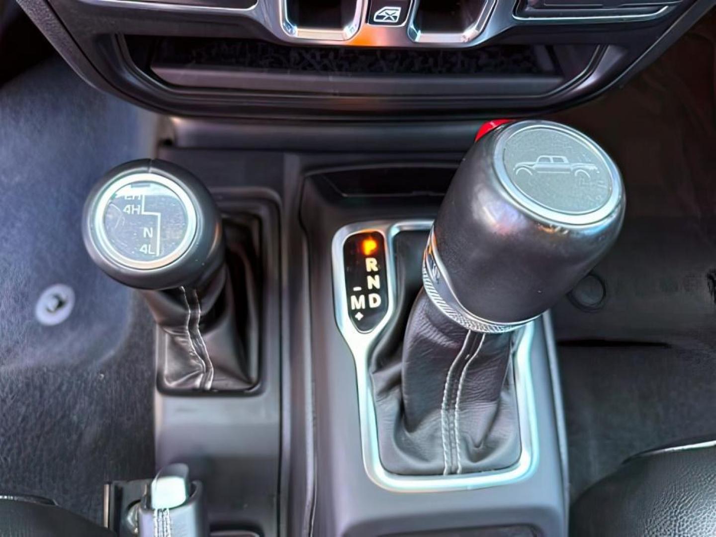 2022 WHITE /Black Jeep Gladiator (1C6HJTFG9NL) with an 36L V-6 DOHC engine, Automatic transmission, located at 1175 N Woodruff Ave, Idaho Falls, ID, 83401, 43.506901, -111.999657 - At Timberline Auto, finding a great deal on your next vehicle is always easy! Our experienced sales staff's goal is to help find you the right vehicle at the right price! Our knowledgeable finance department has options for almost any credit score. We offer extended service contract options to prote - Photo#19