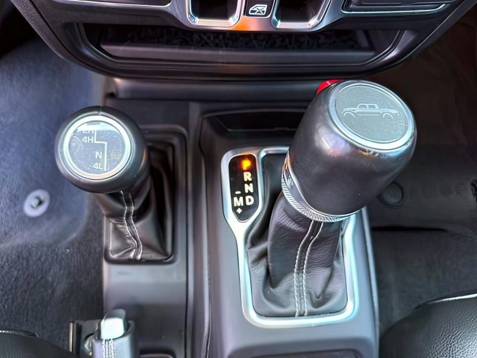 2022 WHITE /Black Jeep Gladiator Overland 4x4 (1C6HJTFG9NL) with an 3.6L V-6 DOHC engine, AUTOMATIC transmission, located at 1235 N Woodruff Ave., Idaho Falls, 83401, (208) 523-1053, 43.507172, -112.000488- Photo#19