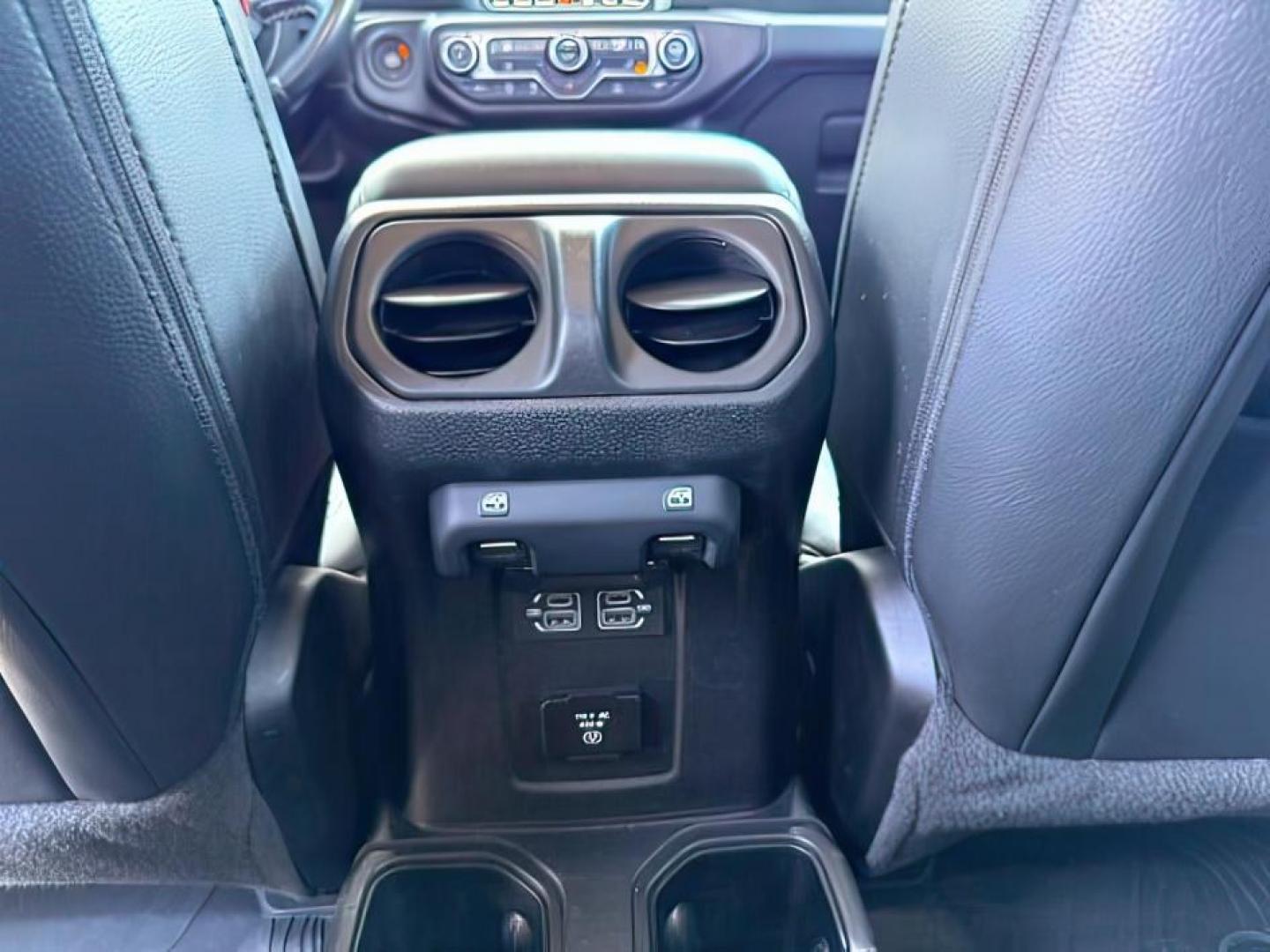 2022 WHITE /Black Jeep Gladiator (1C6HJTFG9NL) with an 36L V-6 DOHC engine, Automatic transmission, located at 1175 N Woodruff Ave, Idaho Falls, ID, 83401, 43.506901, -111.999657 - At Timberline Auto, finding a great deal on your next vehicle is always easy! Our experienced sales staff's goal is to help find you the right vehicle at the right price! Our knowledgeable finance department has options for almost any credit score. We offer extended service contract options to prote - Photo#25