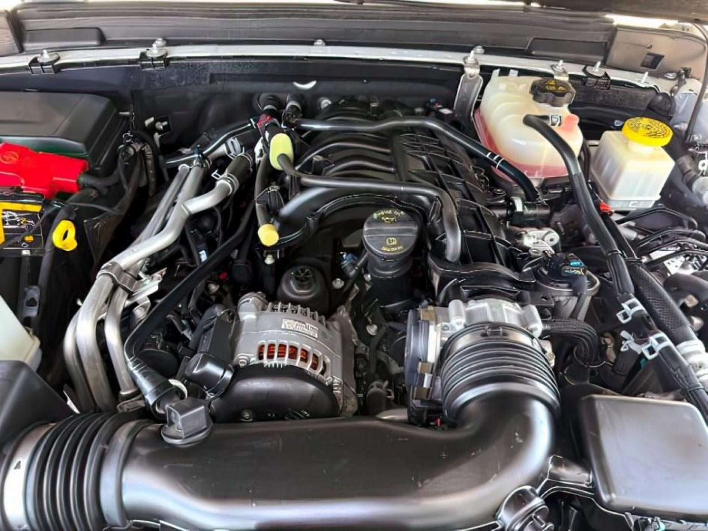 2022 WHITE /Black Jeep Gladiator (1C6HJTFG9NL) with an 36L V-6 DOHC engine, Automatic transmission, located at 1175 N Woodruff Ave, Idaho Falls, ID, 83401, 43.506901, -111.999657 - At Timberline Auto, finding a great deal on your next vehicle is always easy! Our experienced sales staff's goal is to help find you the right vehicle at the right price! Our knowledgeable finance department has options for almost any credit score. We offer extended service contract options to prote - Photo#27