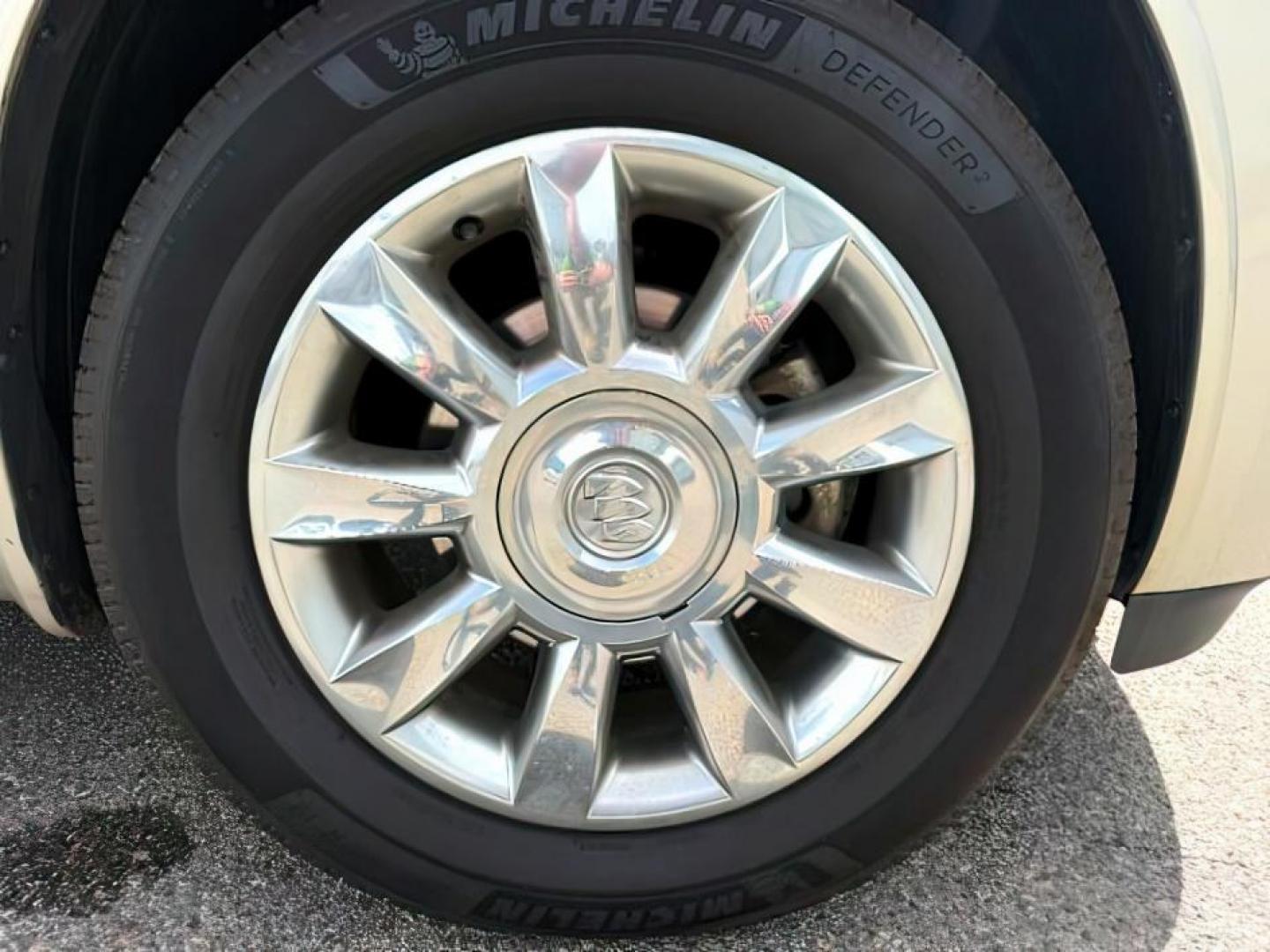 2014 GOLD /Ebony Buick Enclave (5GAKVCKD8EJ) with an 36L V-6 gasoline direct injection engine, Automatic transmission, located at 1175 N Woodruff Ave, Idaho Falls, ID, 83401, 43.506901, -111.999657 - At Timberline Auto, finding a great deal on your next vehicle is always easy! Our experienced sales staff's goal is to help find you the right vehicle at the right price! Our knowledgeable finance department has options for almost any credit score. We offer extended service contract options to prote - Photo#13