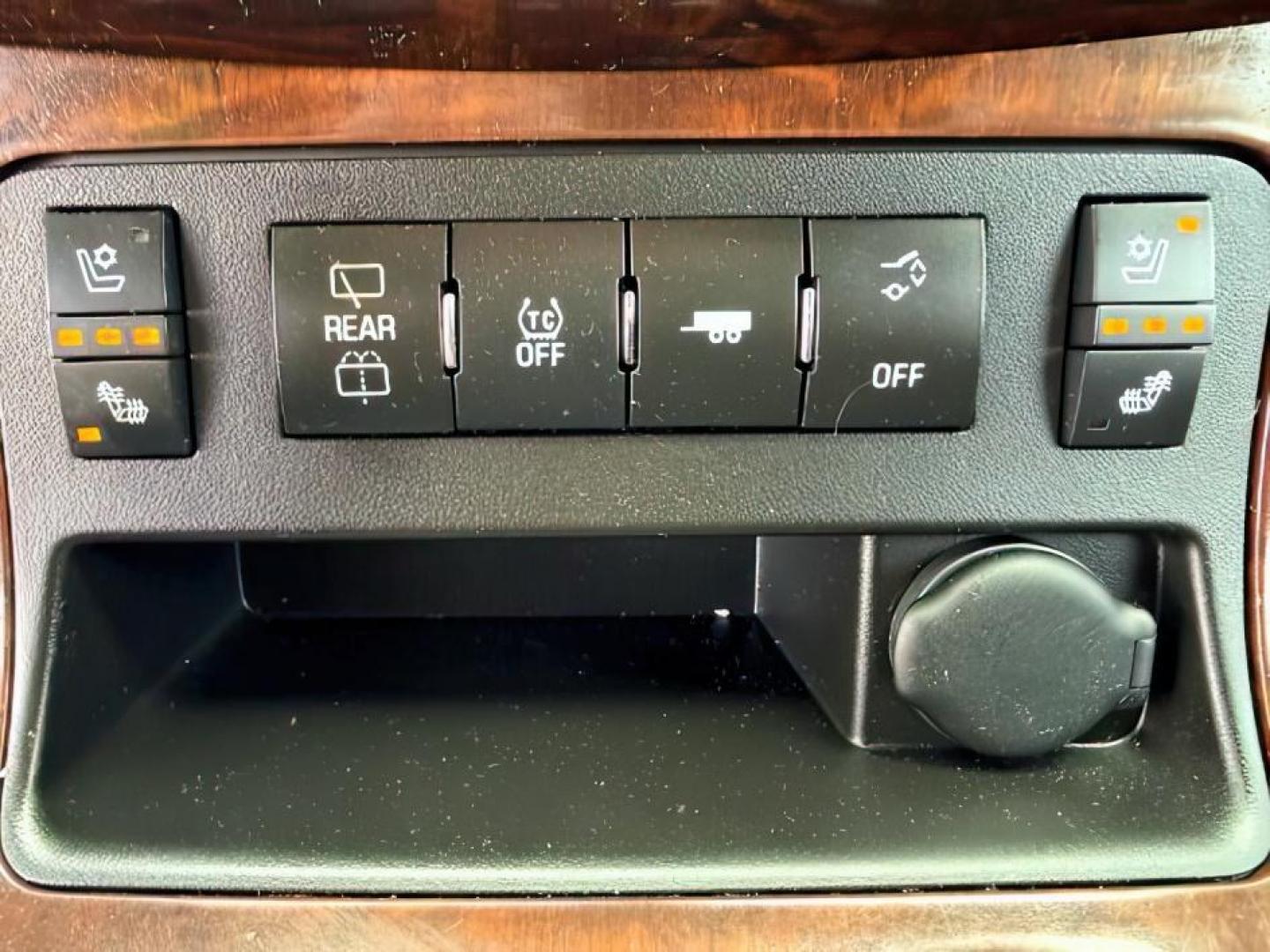 2014 GOLD /Ebony Buick Enclave (5GAKVCKD8EJ) with an 36L V-6 gasoline direct injection engine, Automatic transmission, located at 1175 N Woodruff Ave, Idaho Falls, ID, 83401, 43.506901, -111.999657 - At Timberline Auto, finding a great deal on your next vehicle is always easy! Our experienced sales staff's goal is to help find you the right vehicle at the right price! Our knowledgeable finance department has options for almost any credit score. We offer extended service contract options to prote - Photo#20