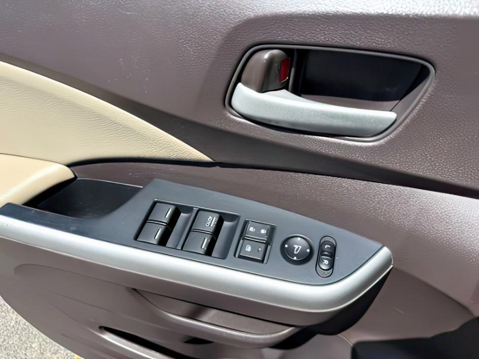 2012 GRAY /LEATHER Honda CR-V EX (5J6RM4H71CL) with an 2.4L I-4 port/direct injection engine, AUTOMATIC transmission, located at 1235 N Woodruff Ave., Idaho Falls, 83401, (208) 523-1053, 43.507172, -112.000488 - At Timberline Auto, finding a great deal on your next vehicle is always easy! Our experienced sales staff's goal is to help find you the right vehicle at the right price! Our knowledgeable finance department has options for almost any credit score. We offer extended service contract options to prote- Photo#23