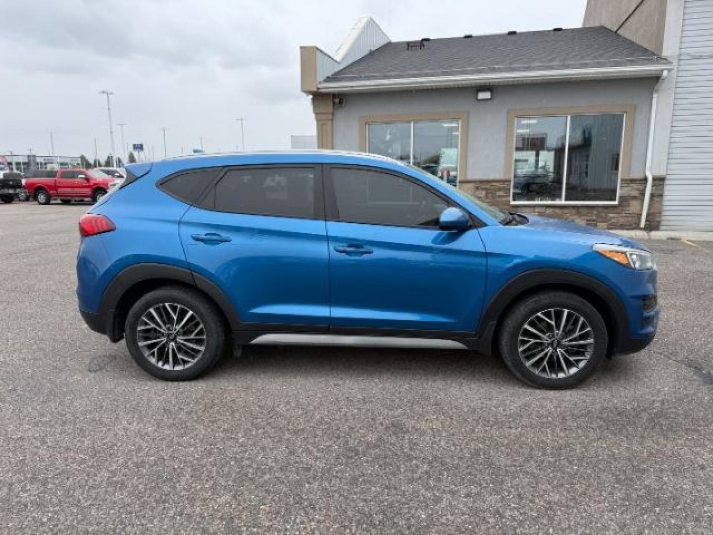 2019 BLUE /Black Hyundai Tucson (KM8J3CAL8KU) with an Theta 24L I-4 gasoline direct injection engine, Automatic transmission, located at 1175 N Woodruff Ave, Idaho Falls, ID, 83401, 43.506901, -111.999657 - At Timberline Auto, finding a great deal on your next vehicle is always easy! Our experienced sales staff's goal is to help find you the right vehicle at the right price! Our knowledgeable finance department has options for almost any credit score. We offer extended service contract options to prote - Photo#37