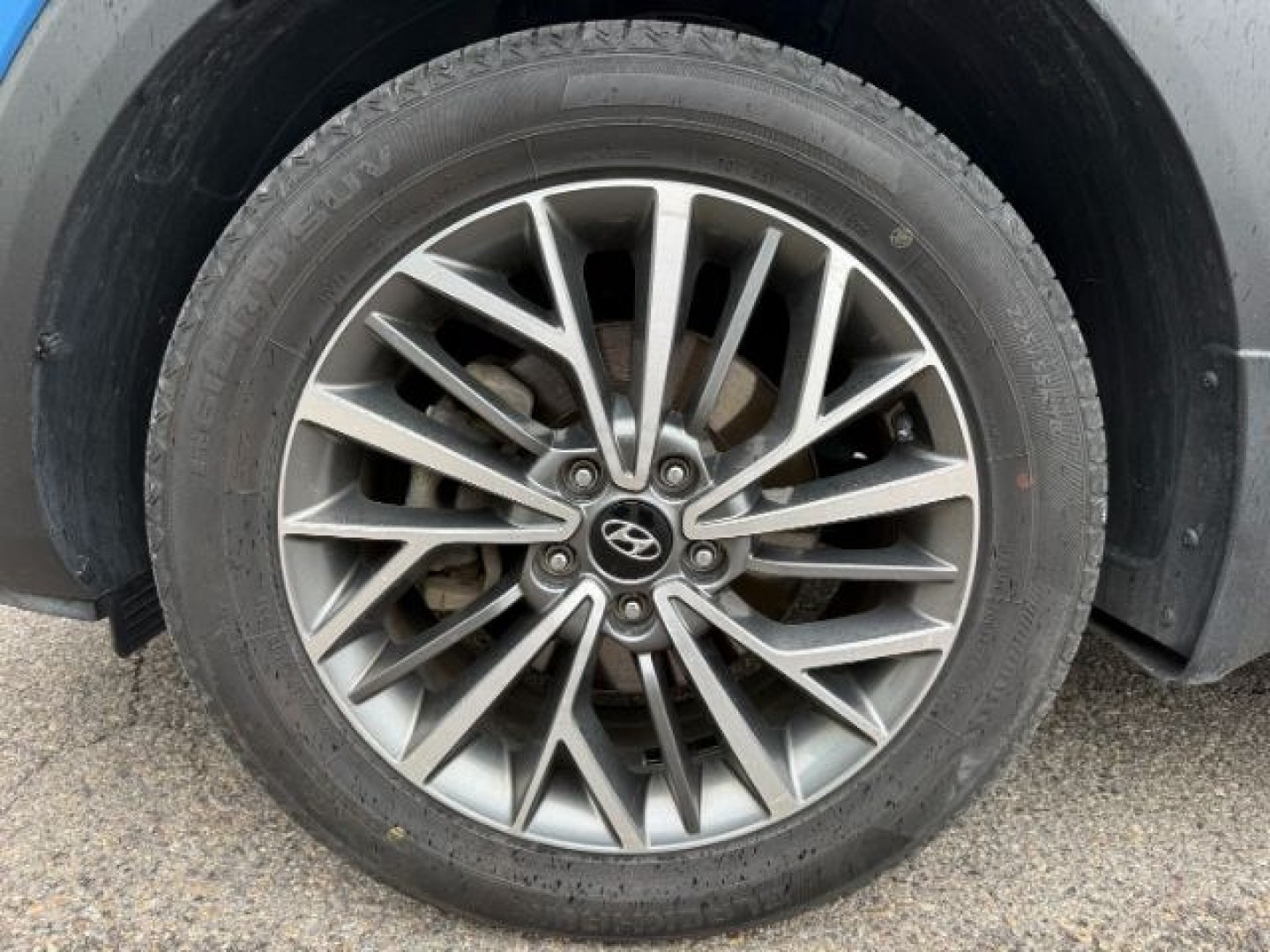 2019 BLUE /Black Hyundai Tucson (KM8J3CAL8KU) with an Theta 24L I-4 gasoline direct injection engine, Automatic transmission, located at 1175 N Woodruff Ave, Idaho Falls, ID, 83401, 43.506901, -111.999657 - At Timberline Auto, finding a great deal on your next vehicle is always easy! Our experienced sales staff's goal is to help find you the right vehicle at the right price! Our knowledgeable finance department has options for almost any credit score. We offer extended service contract options to prote - Photo#41