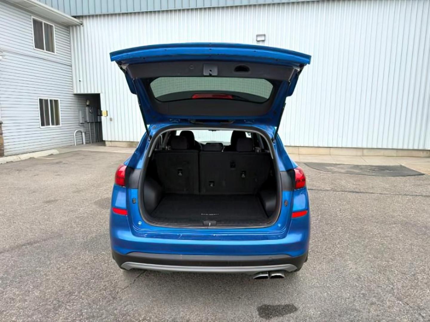 2019 BLUE /Black Hyundai Tucson (KM8J3CAL8KU) with an Theta 24L I-4 gasoline direct injection engine, Automatic transmission, located at 1175 N Woodruff Ave, Idaho Falls, ID, 83401, 43.506901, -111.999657 - At Timberline Auto, finding a great deal on your next vehicle is always easy! Our experienced sales staff's goal is to help find you the right vehicle at the right price! Our knowledgeable finance department has options for almost any credit score. We offer extended service contract options to prote - Photo#5