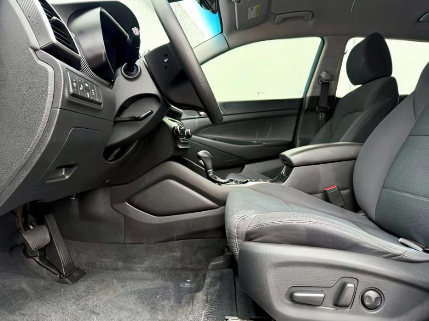 2019 BLUE /Black Hyundai Tucson (KM8J3CAL8KU) with an Theta 24L I-4 gasoline direct injection engine, Automatic transmission, located at 1175 N Woodruff Ave, Idaho Falls, ID, 83401, 43.506901, -111.999657 - At Timberline Auto, finding a great deal on your next vehicle is always easy! Our experienced sales staff's goal is to help find you the right vehicle at the right price! Our knowledgeable finance department has options for almost any credit score. We offer extended service contract options to prote - Photo#14