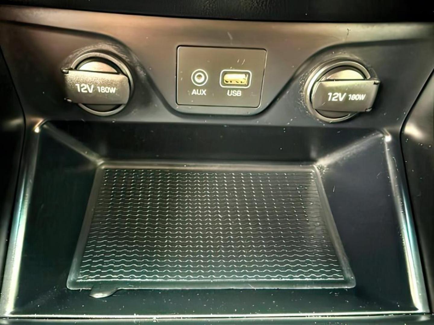 2019 BLUE /Black Hyundai Tucson (KM8J3CAL8KU) with an Theta 24L I-4 gasoline direct injection engine, Automatic transmission, located at 1175 N Woodruff Ave, Idaho Falls, ID, 83401, 43.506901, -111.999657 - At Timberline Auto, finding a great deal on your next vehicle is always easy! Our experienced sales staff's goal is to help find you the right vehicle at the right price! Our knowledgeable finance department has options for almost any credit score. We offer extended service contract options to prote - Photo#19