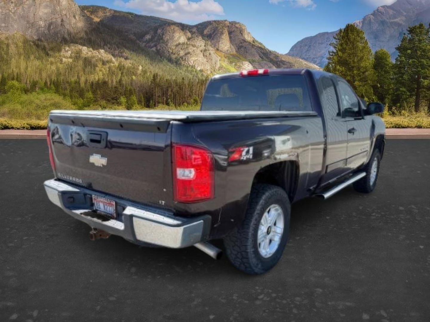 2008 Dark Cherry Metallic /Ebony Chevrolet Silverado 1500 (2GCEK19J181) with an Vortec 53L V-8 regular unleaded engine, Automatic transmission, located at 1175 N Woodruff Ave, Idaho Falls, ID, 83401, 43.506901, -111.999657 - At Timberline Auto, finding a great deal on your next vehicle is always easy! Our experienced sales staff's goal is to help find you the right vehicle at the right price! Our knowledgeable finance department has options for almost any credit score. We offer extended service contract options to prote - Photo#4