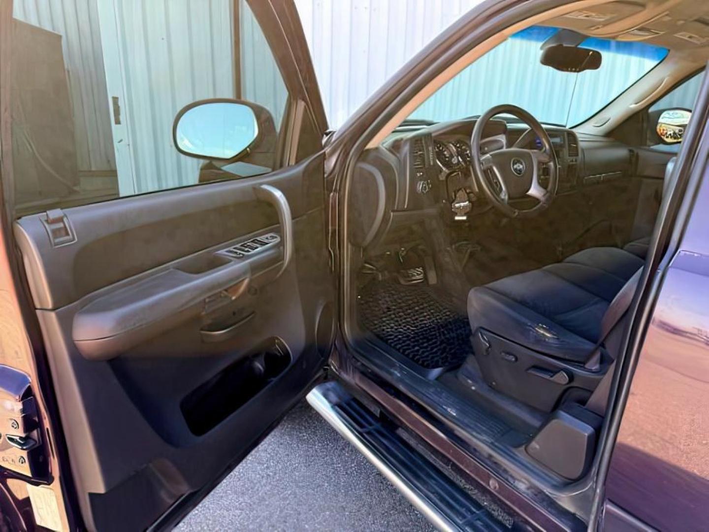 2008 Dark Cherry Metallic /Ebony Chevrolet Silverado 1500 (2GCEK19J181) with an Vortec 53L V-8 regular unleaded engine, Automatic transmission, located at 1175 N Woodruff Ave, Idaho Falls, ID, 83401, 43.506901, -111.999657 - At Timberline Auto, finding a great deal on your next vehicle is always easy! Our experienced sales staff's goal is to help find you the right vehicle at the right price! Our knowledgeable finance department has options for almost any credit score. We offer extended service contract options to prote - Photo#10