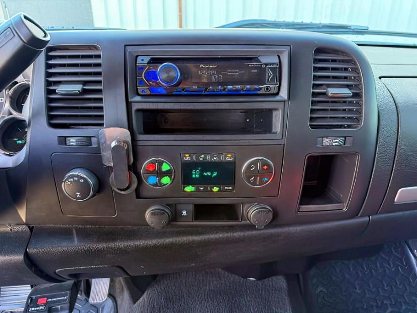 2008 Dark Cherry Metallic /Ebony Chevrolet Silverado 1500 (2GCEK19J181) with an Vortec 53L V-8 regular unleaded engine, Automatic transmission, located at 1175 N Woodruff Ave, Idaho Falls, ID, 83401, 43.506901, -111.999657 - At Timberline Auto, finding a great deal on your next vehicle is always easy! Our experienced sales staff's goal is to help find you the right vehicle at the right price! Our knowledgeable finance department has options for almost any credit score. We offer extended service contract options to prote - Photo#14