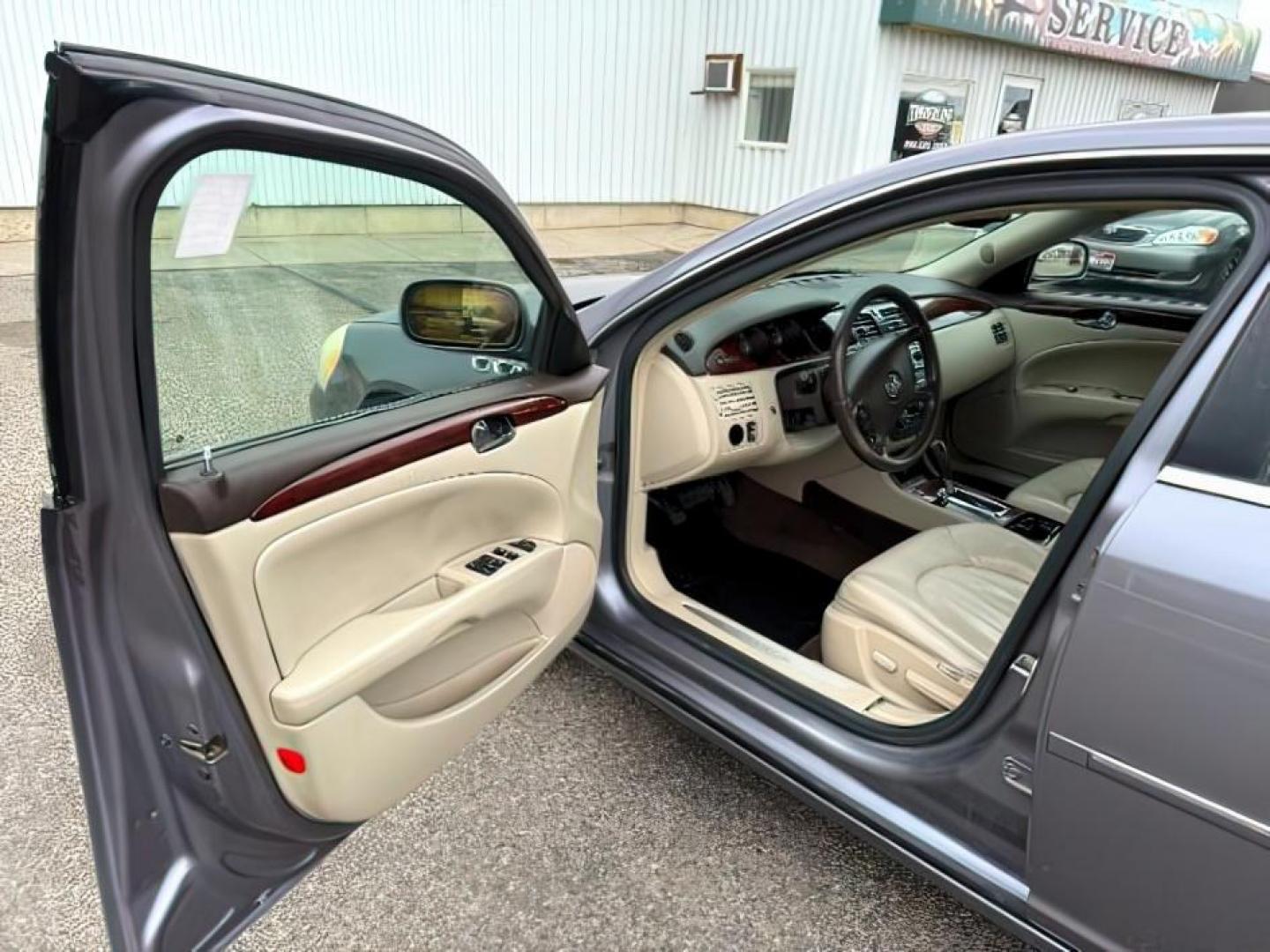 2007 GRAY /Titanium Buick Lucerne (1G4HD57257U) with an 38L V-6 regular unleaded engine, Automatic transmission, located at 1175 N Woodruff Ave, Idaho Falls, ID, 83401, 43.506901, -111.999657 - At Timberline Auto, finding a great deal on your next vehicle is always easy! Our experienced sales staff's goal is to help find you the right vehicle at the right price! Our knowledgeable finance department has options for almost any credit score. We offer extended service contract options to prote - Photo#9
