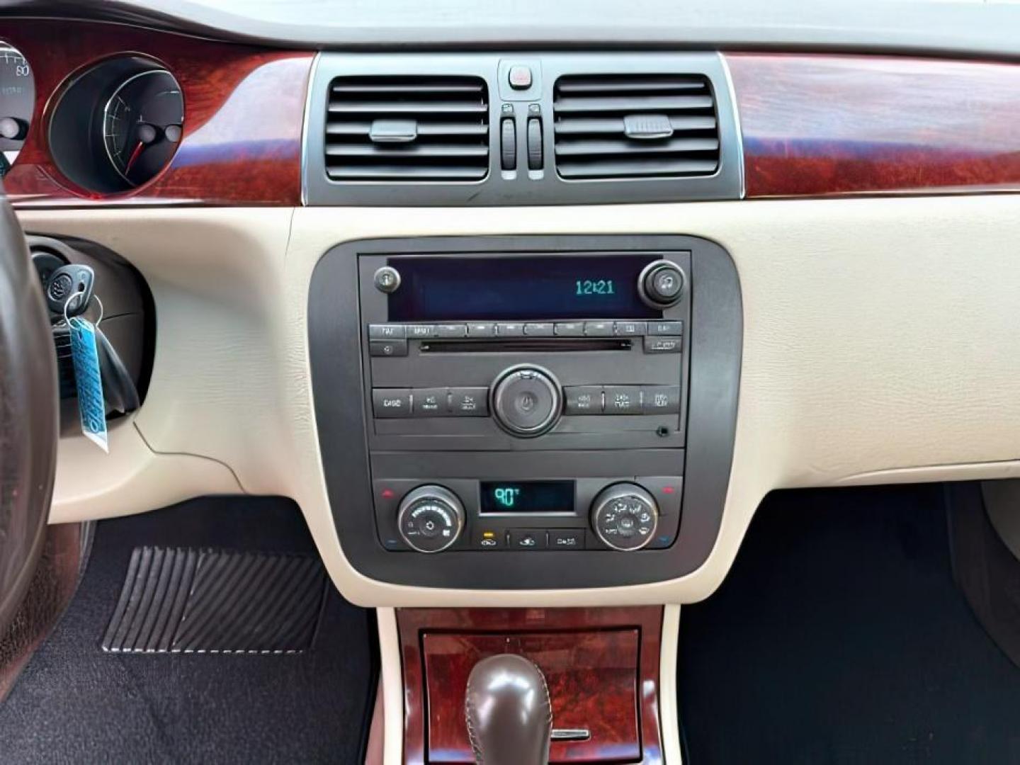 2007 GRAY /Titanium Buick Lucerne (1G4HD57257U) with an 38L V-6 regular unleaded engine, Automatic transmission, located at 1175 N Woodruff Ave, Idaho Falls, ID, 83401, 43.506901, -111.999657 - At Timberline Auto, finding a great deal on your next vehicle is always easy! Our experienced sales staff's goal is to help find you the right vehicle at the right price! Our knowledgeable finance department has options for almost any credit score. We offer extended service contract options to prote - Photo#13