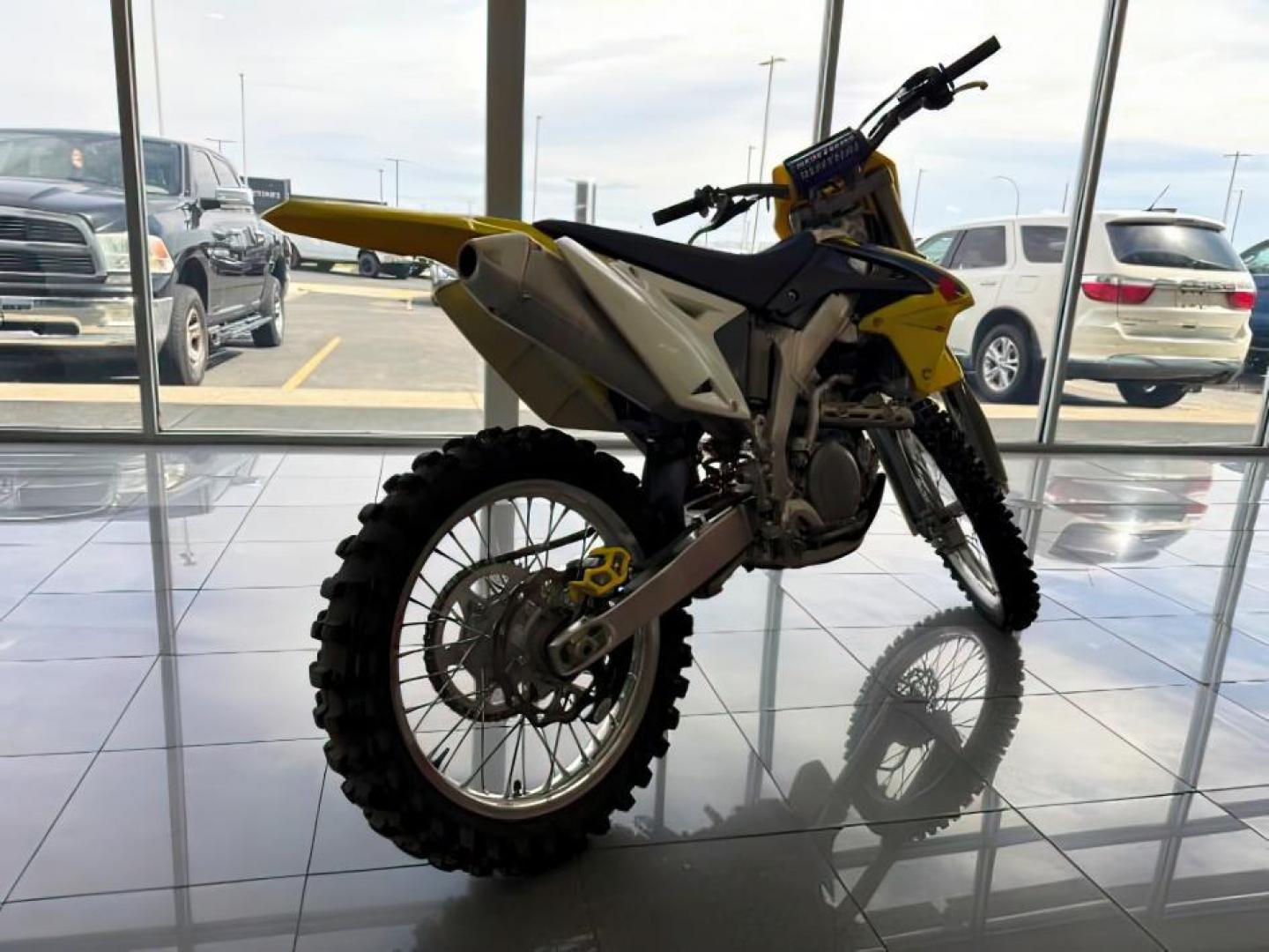 2009 YELLOW SUZUKI RM-2 450 UNKNOWN (JS1RL42C692) with an 450 engine, MANUAL transmission, located at 1235 N Woodruff Ave., Idaho Falls, 83401, (208) 523-1053, 43.507172, -112.000488 - Photo#3