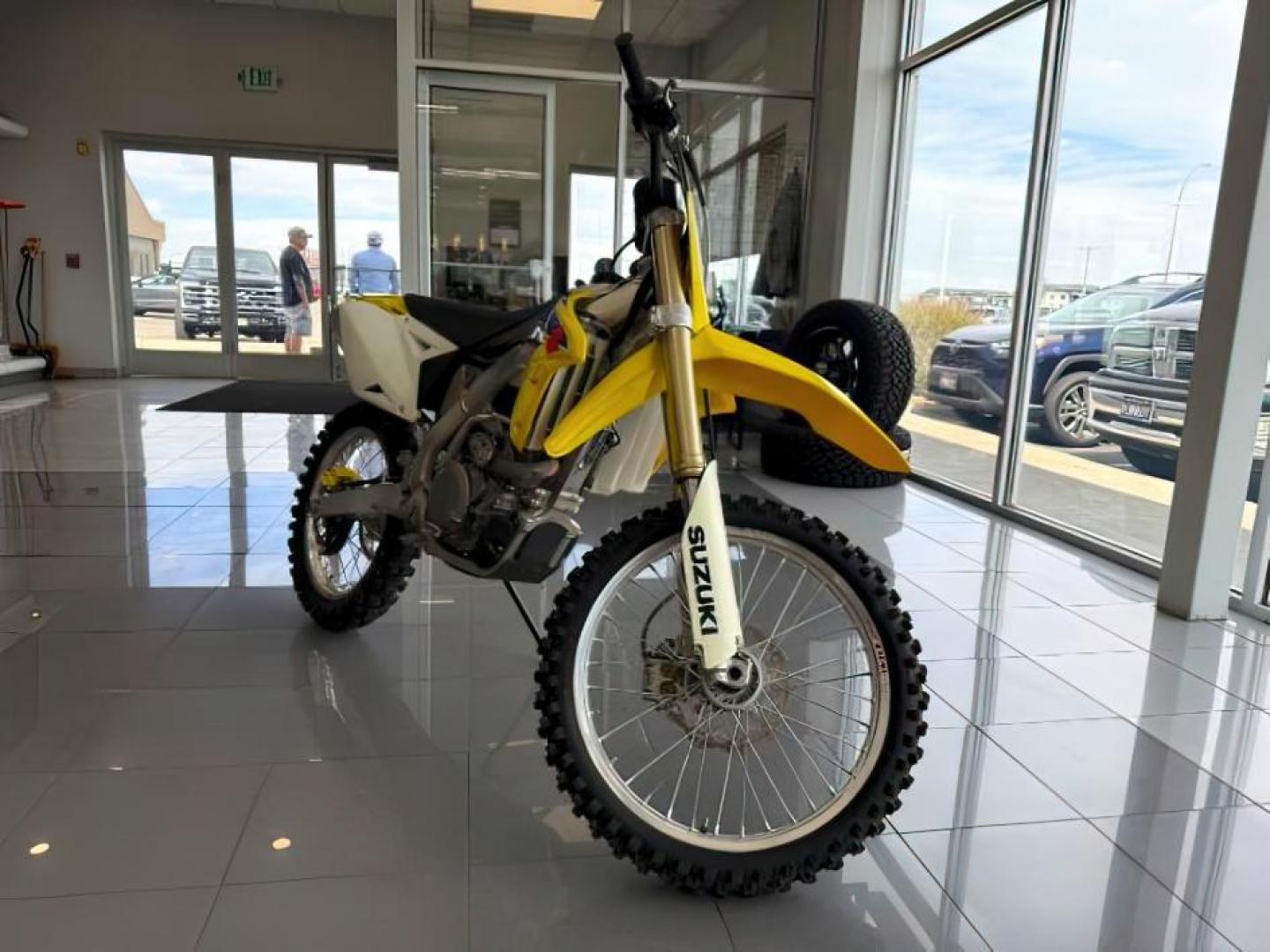 2009 YELLOW SUZUKI RM-2 450 UNKNOWN (JS1RL42C692) with an 450 engine, MANUAL transmission, located at 1235 N Woodruff Ave., Idaho Falls, 83401, (208) 523-1053, 43.507172, -112.000488 - Photo#5