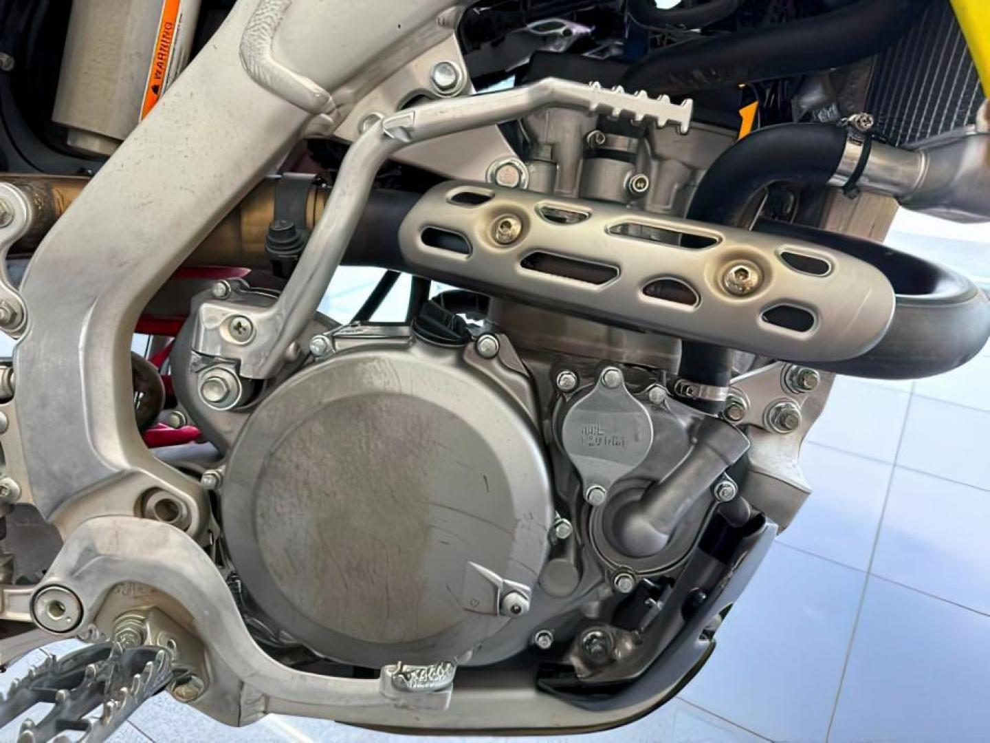 2009 YELLOW SUZUKI RM-2 450 UNKNOWN (JS1RL42C692) with an 450 engine, MANUAL transmission, located at 1235 N Woodruff Ave., Idaho Falls, 83401, (208) 523-1053, 43.507172, -112.000488 - Photo#6