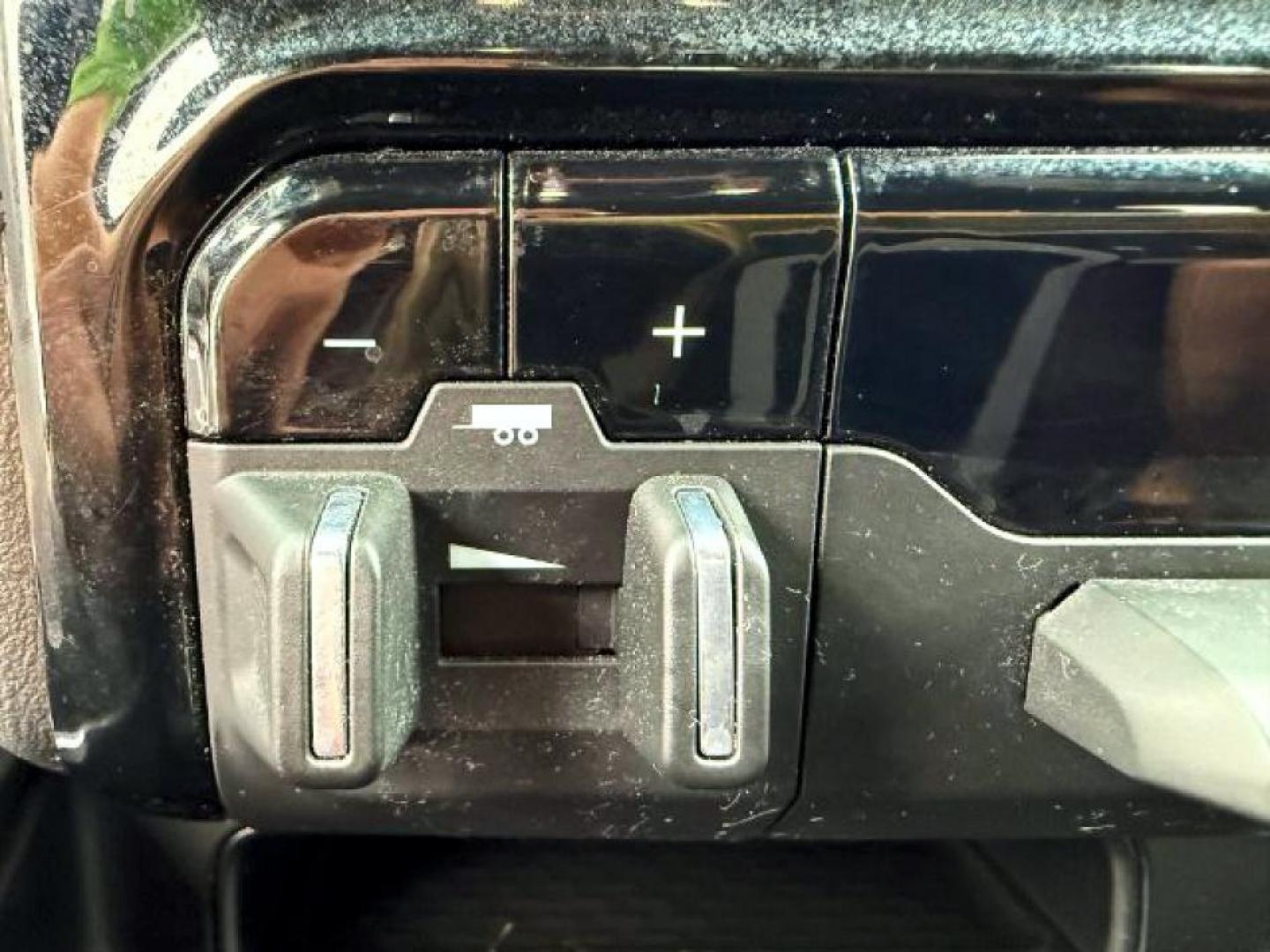 2023 WHITE /Black Ram 1500 (1C6SRFRT0PN) with an HEMI 57L V-8 variable valve control engine, Automatic transmission, located at 1175 N Woodruff Ave, Idaho Falls, ID, 83401, 43.506901, -111.999657 - At Timberline Auto, finding a great deal on your next vehicle is always easy! Our experienced sales staff's goal is to help find you the right vehicle at the right price! Our knowledgeable finance department has options for almost any credit score. We offer extended service contract options to prote - Photo#18