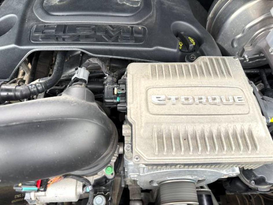 2023 WHITE /Black Ram 1500 Laramie Crew Cab 4x4 6'4 Box (1C6SRFRT0PN) with an HEMI 5.7L V-8 variable valve control engine, AUTOMATIC transmission, located at 1235 N Woodruff Ave., Idaho Falls, 83401, (208) 523-1053, 43.507172, -112.000488 - At Timberline Auto, finding a great deal on your next vehicle is always easy! Our experienced sales staff goal is to help find you the right vehicle at the right price! Our knowledgeable finance department has options for almost any credit score. We offer extended service contract options to prot- Photo#31