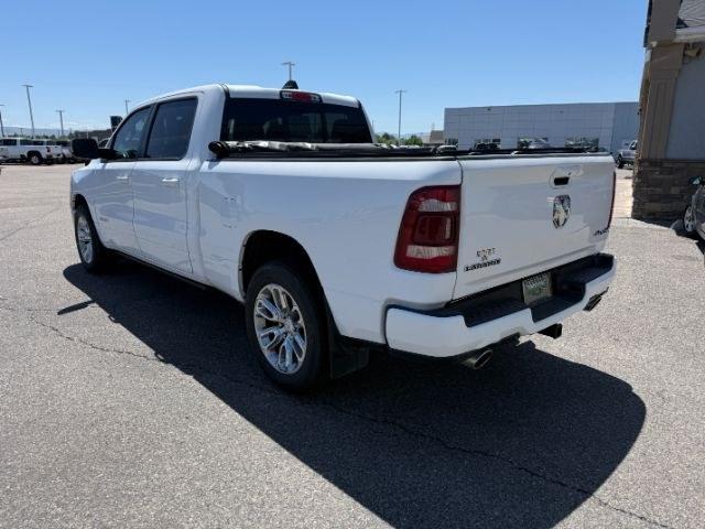 2023 WHITE /Black Ram 1500 Laramie Crew Cab 4x4 6'4 Box (1C6SRFRT0PN) with an HEMI 5.7L V-8 variable valve control engine, AUTOMATIC transmission, located at 1235 N Woodruff Ave., Idaho Falls, 83401, (208) 523-1053, 43.507172, -112.000488 - At Timberline Auto, finding a great deal on your next vehicle is always easy! Our experienced sales staff goal is to help find you the right vehicle at the right price! Our knowledgeable finance department has options for almost any credit score. We offer extended service contract options to prot- Photo#35