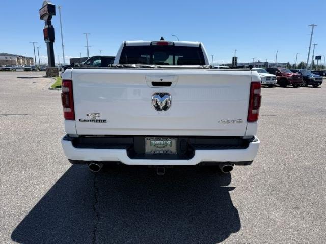 2023 WHITE /Black Ram 1500 Laramie Crew Cab 4x4 6'4 Box (1C6SRFRT0PN) with an HEMI 5.7L V-8 variable valve control engine, AUTOMATIC transmission, located at 1235 N Woodruff Ave., Idaho Falls, 83401, (208) 523-1053, 43.507172, -112.000488 - At Timberline Auto, finding a great deal on your next vehicle is always easy! Our experienced sales staff goal is to help find you the right vehicle at the right price! Our knowledgeable finance department has options for almost any credit score. We offer extended service contract options to prot- Photo#36