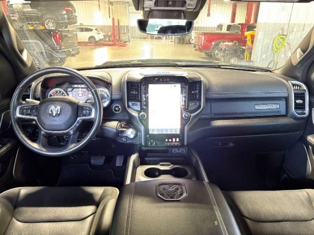 2023 WHITE /Black Ram 1500 Laramie Crew Cab 4x4 6'4 Box (1C6SRFRT0PN) with an HEMI 5.7L V-8 variable valve control engine, AUTOMATIC transmission, located at 1235 N Woodruff Ave., Idaho Falls, 83401, (208) 523-1053, 43.507172, -112.000488 - At Timberline Auto, finding a great deal on your next vehicle is always easy! Our experienced sales staff goal is to help find you the right vehicle at the right price! Our knowledgeable finance department has options for almost any credit score. We offer extended service contract options to prot- Photo#59