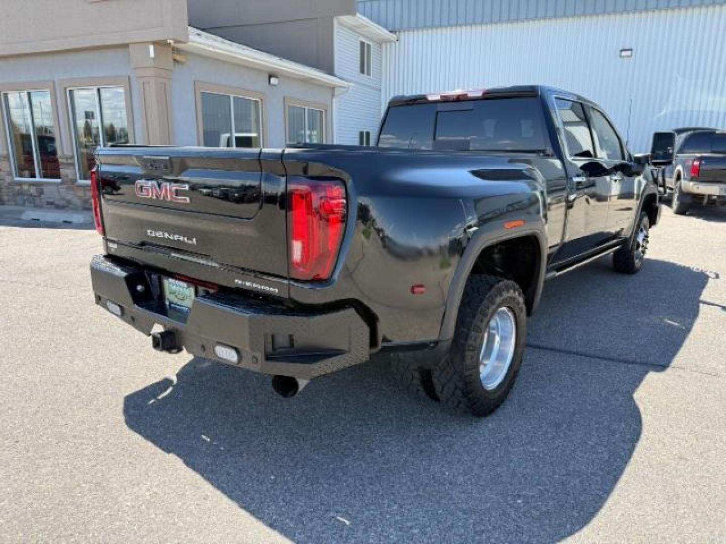 2022 BLACK /Jet Black GMC Sierra 3500HD 4WD Crew Cab Long Bed Denali (1GT49WEY4NF) with an Duramax 6.6L V-8 diesel direct injection engine, AUTOMATIC transmission, located at 1235 N Woodruff Ave., Idaho Falls, 83401, (208) 523-1053, 43.507172, -112.000488 - At Timberline Auto, finding a great deal on your next vehicle is always easy! Our experienced sales staff's goal is to help find you the right vehicle at the right price! Our knowledgeable finance department has options for almost any credit score. We offer extended service contract options to prote - Photo#36