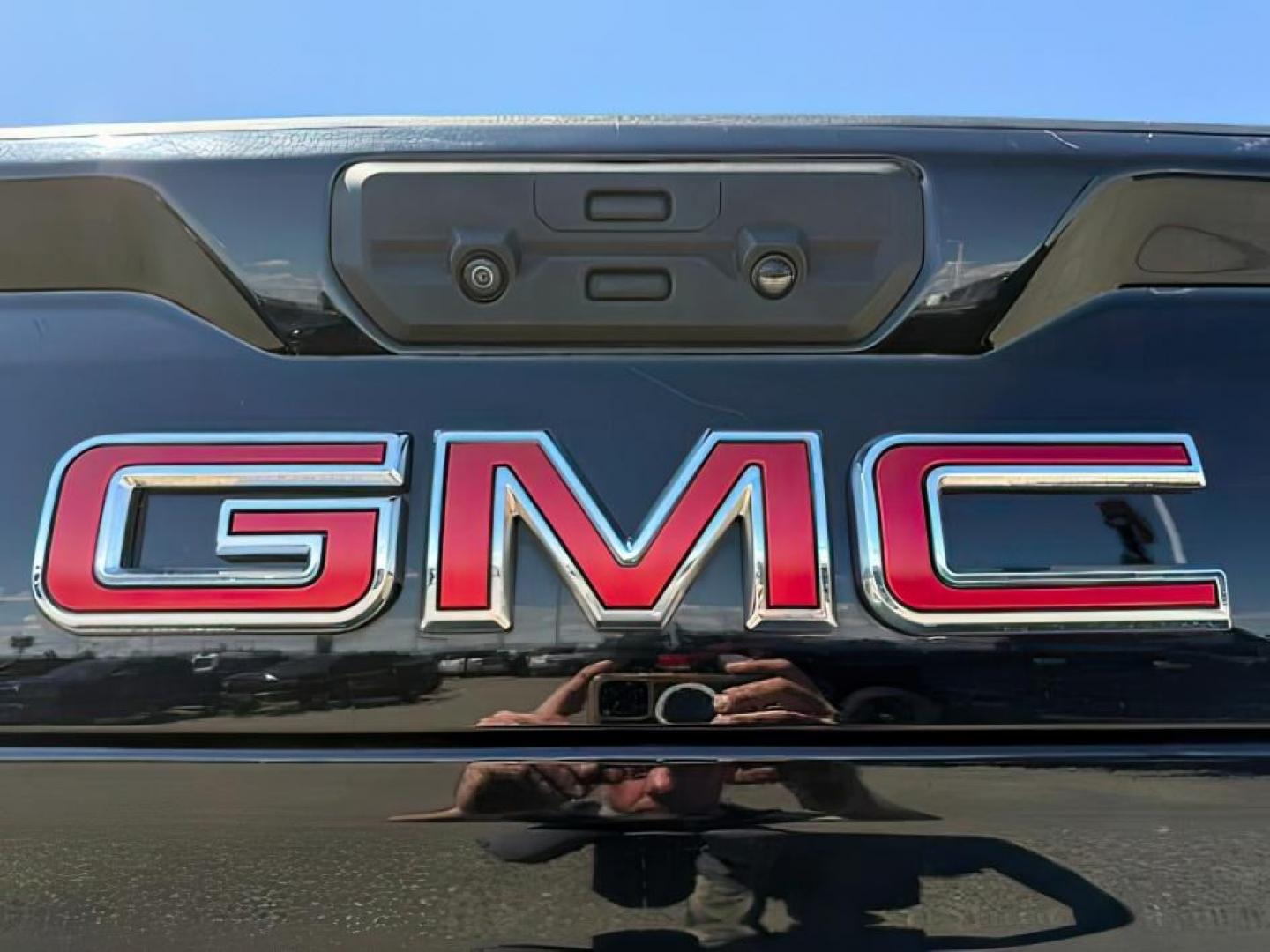 2022 BLACK /Jet Black GMC Sierra 3500HD 4WD Crew Cab Long Bed Denali (1GT49WEY4NF) with an Duramax 6.6L V-8 diesel direct injection engine, AUTOMATIC transmission, located at 1235 N Woodruff Ave., Idaho Falls, 83401, (208) 523-1053, 43.507172, -112.000488 - At Timberline Auto, finding a great deal on your next vehicle is always easy! Our experienced sales staff's goal is to help find you the right vehicle at the right price! Our knowledgeable finance department has options for almost any credit score. We offer extended service contract options to prote - Photo#4