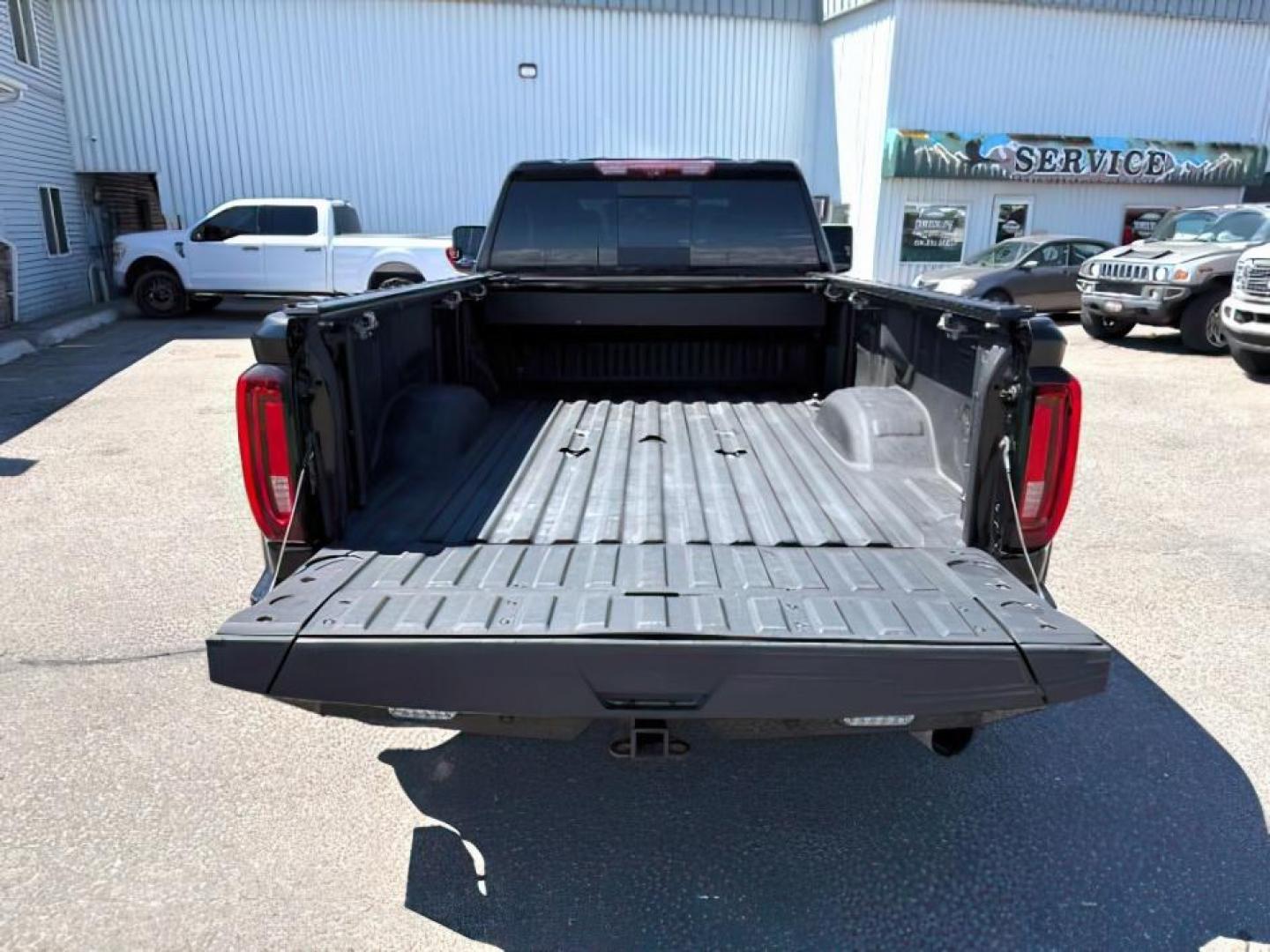 2022 BLACK /Jet Black GMC Sierra 3500HD 4WD Crew Cab Long Bed Denali (1GT49WEY4NF) with an Duramax 6.6L V-8 diesel direct injection engine, AUTOMATIC transmission, located at 1235 N Woodruff Ave., Idaho Falls, 83401, (208) 523-1053, 43.507172, -112.000488 - At Timberline Auto, finding a great deal on your next vehicle is always easy! Our experienced sales staff's goal is to help find you the right vehicle at the right price! Our knowledgeable finance department has options for almost any credit score. We offer extended service contract options to prote - Photo#6