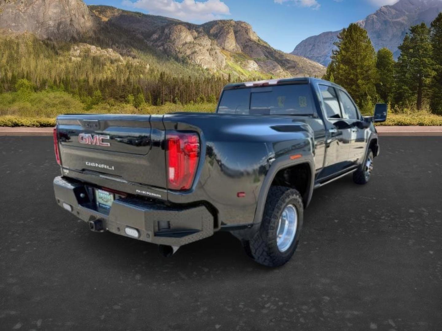 2022 BLACK /Jet Black GMC Sierra 3500HD 4WD Crew Cab Long Bed Denali (1GT49WEY4NF) with an Duramax 6.6L V-8 diesel direct injection engine, AUTOMATIC transmission, located at 1235 N Woodruff Ave., Idaho Falls, 83401, (208) 523-1053, 43.507172, -112.000488 - At Timberline Auto, finding a great deal on your next vehicle is always easy! Our experienced sales staff's goal is to help find you the right vehicle at the right price! Our knowledgeable finance department has options for almost any credit score. We offer extended service contract options to prote - Photo#7