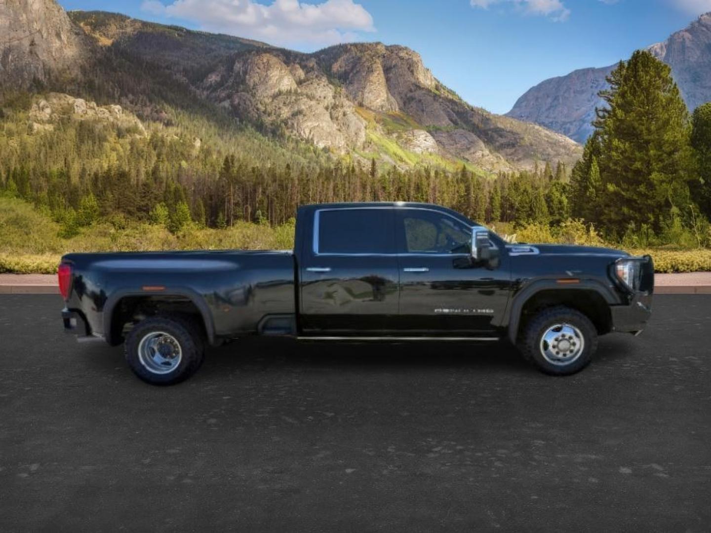 2022 BLACK /Jet Black GMC Sierra 3500HD 4WD Crew Cab Long Bed Denali (1GT49WEY4NF) with an Duramax 6.6L V-8 diesel direct injection engine, AUTOMATIC transmission, located at 1235 N Woodruff Ave., Idaho Falls, 83401, (208) 523-1053, 43.507172, -112.000488 - At Timberline Auto, finding a great deal on your next vehicle is always easy! Our experienced sales staff's goal is to help find you the right vehicle at the right price! Our knowledgeable finance department has options for almost any credit score. We offer extended service contract options to prote - Photo#8
