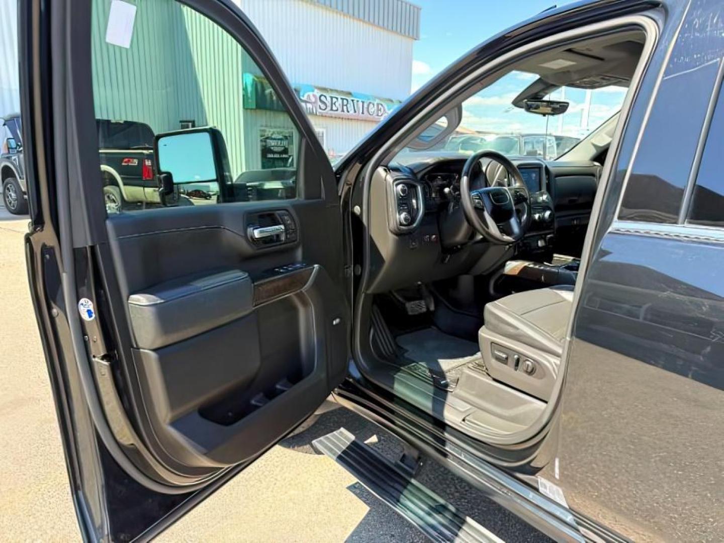 2022 BLACK /Jet Black GMC Sierra 3500HD 4WD Crew Cab Long Bed Denali (1GT49WEY4NF) with an Duramax 6.6L V-8 diesel direct injection engine, AUTOMATIC transmission, located at 1235 N Woodruff Ave., Idaho Falls, 83401, (208) 523-1053, 43.507172, -112.000488 - At Timberline Auto, finding a great deal on your next vehicle is always easy! Our experienced sales staff's goal is to help find you the right vehicle at the right price! Our knowledgeable finance department has options for almost any credit score. We offer extended service contract options to prote - Photo#11
