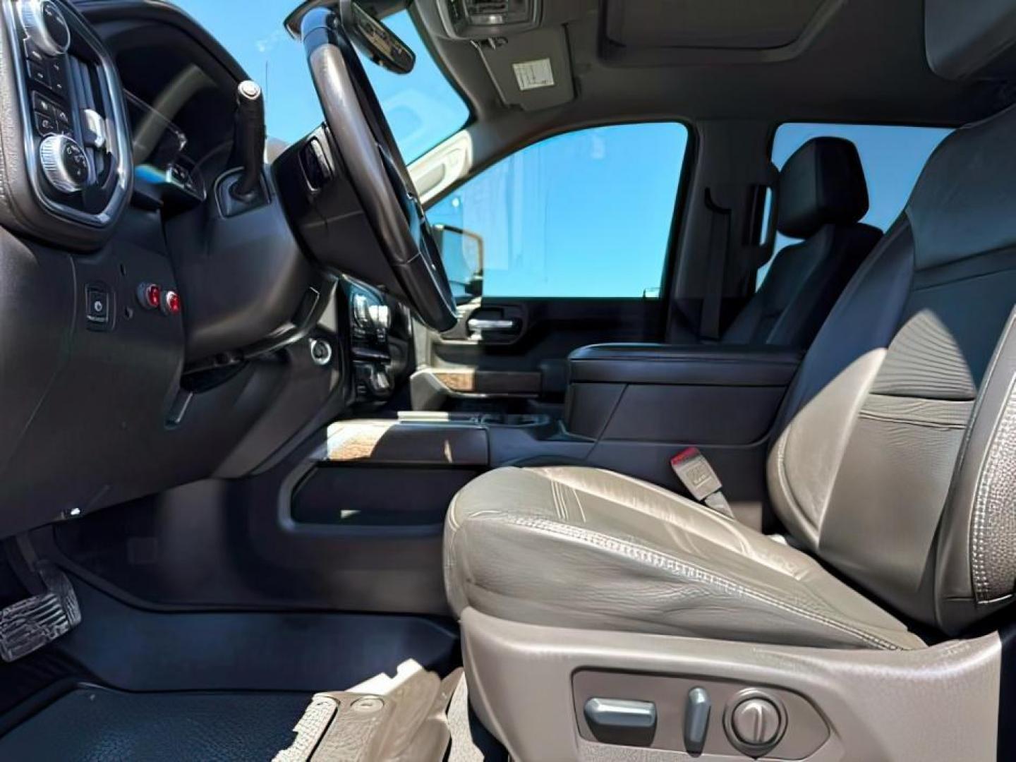 2022 BLACK /Jet Black GMC Sierra 3500HD 4WD Crew Cab Long Bed Denali (1GT49WEY4NF) with an Duramax 6.6L V-8 diesel direct injection engine, AUTOMATIC transmission, located at 1235 N Woodruff Ave., Idaho Falls, 83401, (208) 523-1053, 43.507172, -112.000488 - At Timberline Auto, finding a great deal on your next vehicle is always easy! Our experienced sales staff's goal is to help find you the right vehicle at the right price! Our knowledgeable finance department has options for almost any credit score. We offer extended service contract options to prote - Photo#12