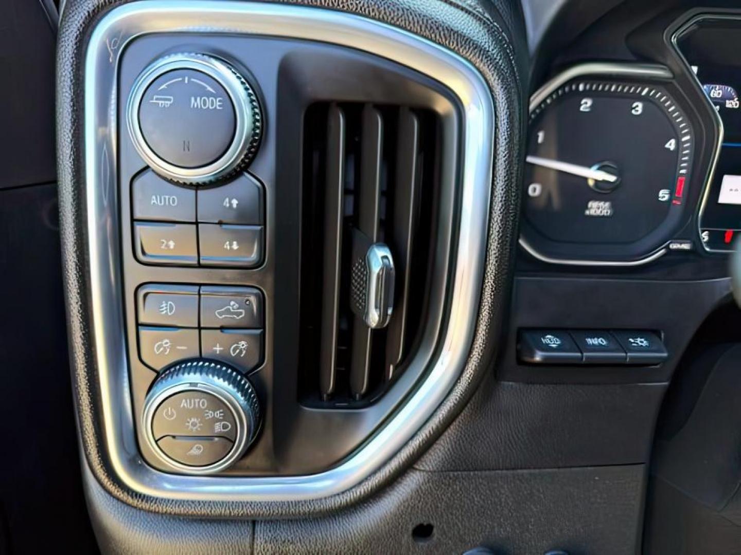 2022 BLACK /Jet Black GMC Sierra 3500HD 4WD Crew Cab Long Bed Denali (1GT49WEY4NF) with an Duramax 6.6L V-8 diesel direct injection engine, AUTOMATIC transmission, located at 1235 N Woodruff Ave., Idaho Falls, 83401, (208) 523-1053, 43.507172, -112.000488 - At Timberline Auto, finding a great deal on your next vehicle is always easy! Our experienced sales staff's goal is to help find you the right vehicle at the right price! Our knowledgeable finance department has options for almost any credit score. We offer extended service contract options to prote - Photo#22