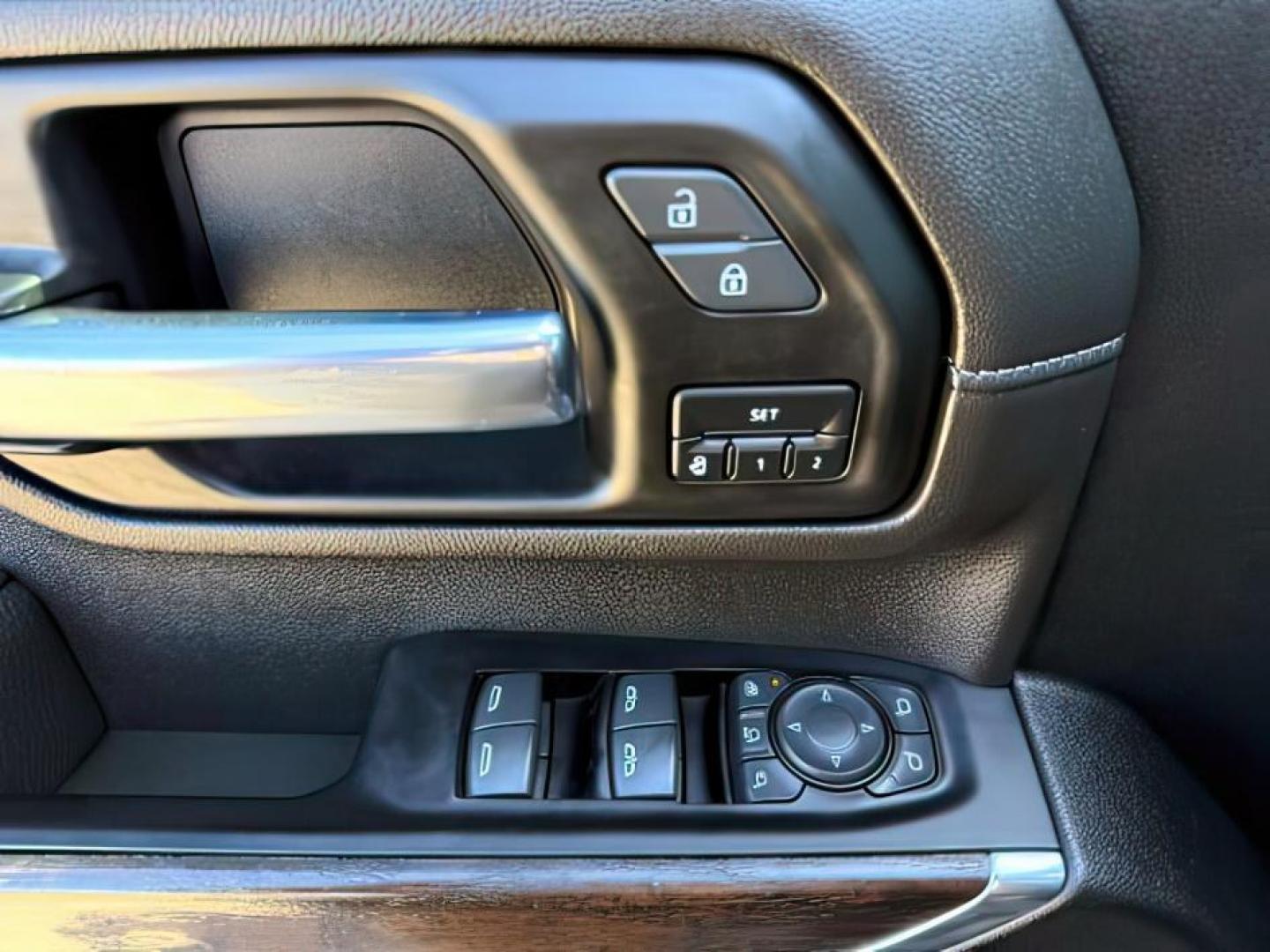 2022 BLACK /Jet Black GMC Sierra 3500HD 4WD Crew Cab Long Bed Denali (1GT49WEY4NF) with an Duramax 6.6L V-8 diesel direct injection engine, AUTOMATIC transmission, located at 1235 N Woodruff Ave., Idaho Falls, 83401, (208) 523-1053, 43.507172, -112.000488 - At Timberline Auto, finding a great deal on your next vehicle is always easy! Our experienced sales staff's goal is to help find you the right vehicle at the right price! Our knowledgeable finance department has options for almost any credit score. We offer extended service contract options to prote - Photo#24