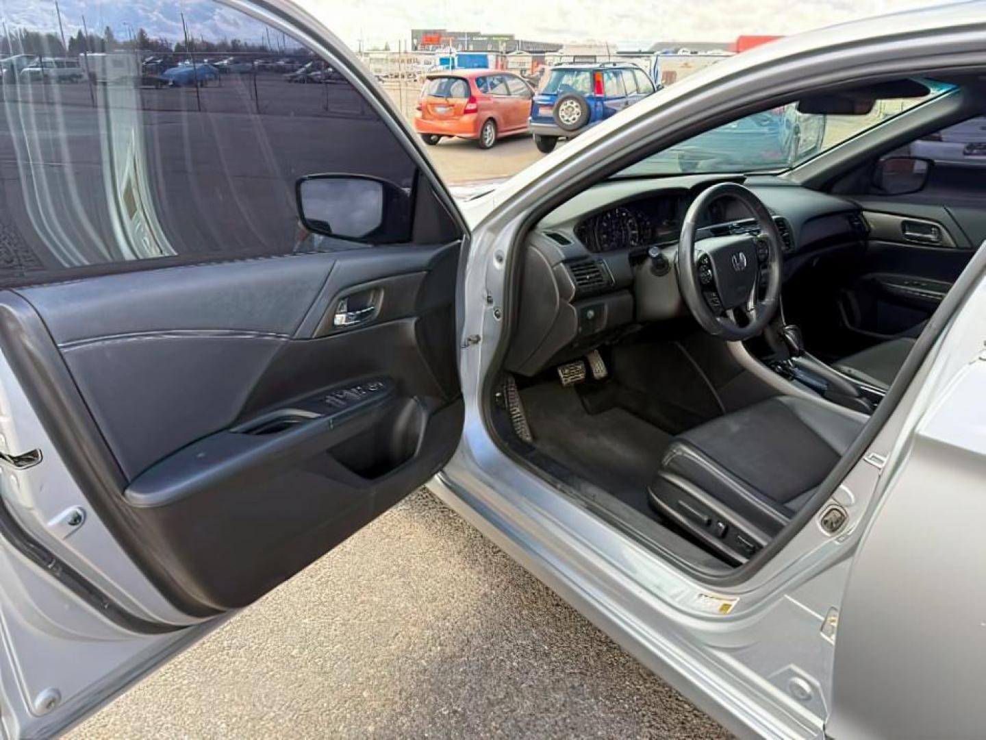 2017 SILVER /Black Honda Accord Sport (1HGCR2F50HA) with an 2.4L I-4 gasoline direct injection engine, AUTOMATIC transmission - At Timberline Auto, finding a great deal on your next vehicle is always easy! Our experienced sales staff's goal is to help find you the right vehicle at the right price! Our knowledgeable finance department has options for almost any credit score. We offer extended service contract options to prote - Photo#10