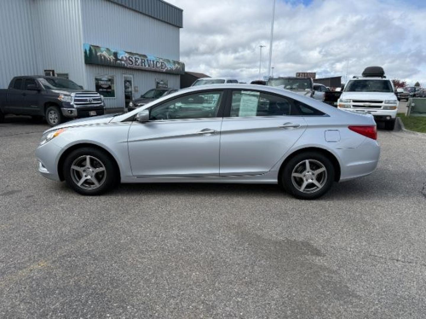 2012 SILVER /Gray Hyundai Sonata (5NPEB4ACXCH) with an 24L I-4 gasoline direct injection engine, Automatic transmission, located at 1175 N Woodruff Ave, Idaho Falls, ID, 83401, 43.506901, -111.999657 - At Timberline Auto, finding a great deal on your next vehicle is always easy! Our experienced sales staff's goal is to help find you the right vehicle at the right price! Our knowledgeable finance department has options for almost any credit score. We offer extended service contract options to prote - Photo#24