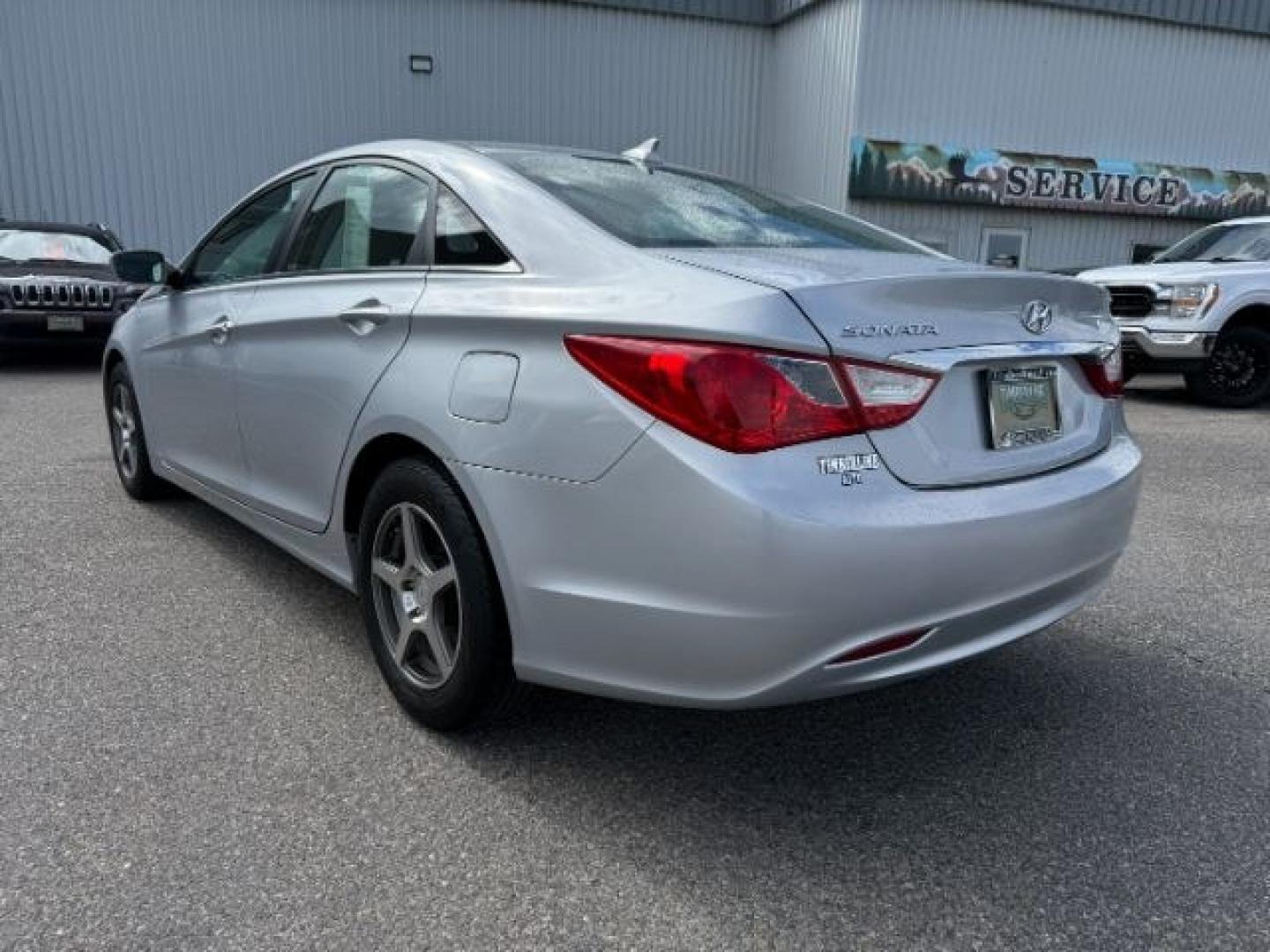 2012 SILVER /Gray Hyundai Sonata (5NPEB4ACXCH) with an 24L I-4 gasoline direct injection engine, Automatic transmission, located at 1175 N Woodruff Ave, Idaho Falls, ID, 83401, 43.506901, -111.999657 - At Timberline Auto, finding a great deal on your next vehicle is always easy! Our experienced sales staff's goal is to help find you the right vehicle at the right price! Our knowledgeable finance department has options for almost any credit score. We offer extended service contract options to prote - Photo#25