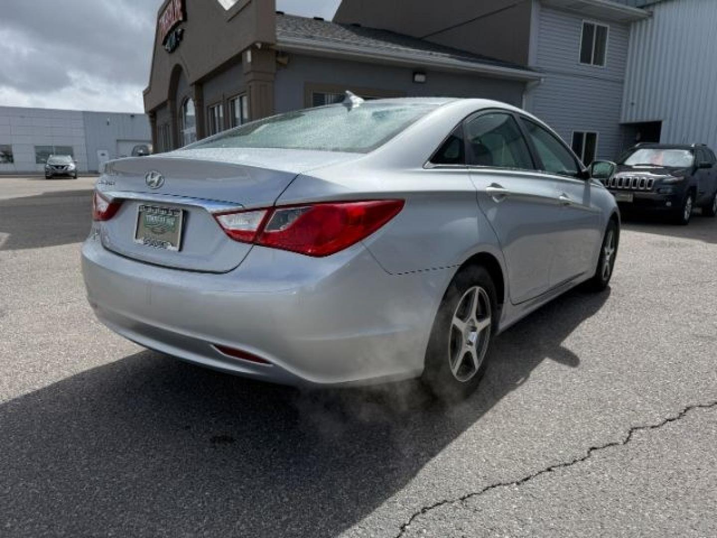 2012 SILVER /Gray Hyundai Sonata (5NPEB4ACXCH) with an 24L I-4 gasoline direct injection engine, Automatic transmission, located at 1175 N Woodruff Ave, Idaho Falls, ID, 83401, 43.506901, -111.999657 - At Timberline Auto, finding a great deal on your next vehicle is always easy! Our experienced sales staff's goal is to help find you the right vehicle at the right price! Our knowledgeable finance department has options for almost any credit score. We offer extended service contract options to prote - Photo#27