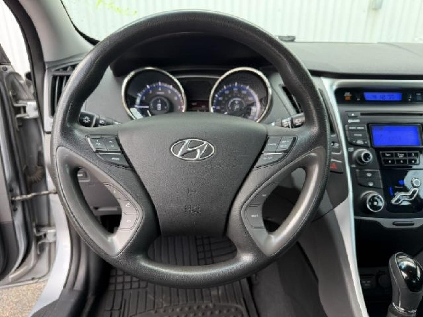 2012 SILVER /Gray Hyundai Sonata (5NPEB4ACXCH) with an 24L I-4 gasoline direct injection engine, Automatic transmission, located at 1175 N Woodruff Ave, Idaho Falls, ID, 83401, 43.506901, -111.999657 - At Timberline Auto, finding a great deal on your next vehicle is always easy! Our experienced sales staff's goal is to help find you the right vehicle at the right price! Our knowledgeable finance department has options for almost any credit score. We offer extended service contract options to prote - Photo#36